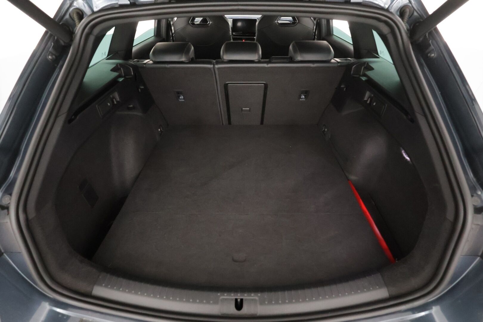 CUPRA Leon Sportstourer 2021 1,4 PHEV 180 kW e-HYBRID DSG * Sisätilanlämmitin / ACC / LED / Puolinahat / Navi / Kaistavahti / Keyless * - Kahdet renkaat - HULLU BLACKWEEK KORKOTARJOUS 2,49%