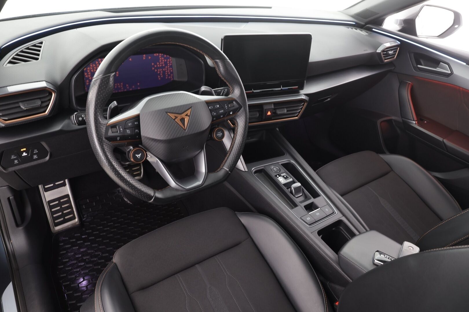 CUPRA Leon Sportstourer 2021 1,4 PHEV 180 kW e-HYBRID DSG * Sisätilanlämmitin / ACC / LED / Puolinahat / Navi / Kaistavahti / Keyless * - Kahdet renkaat - HULLU BLACKWEEK KORKOTARJOUS 2,49%