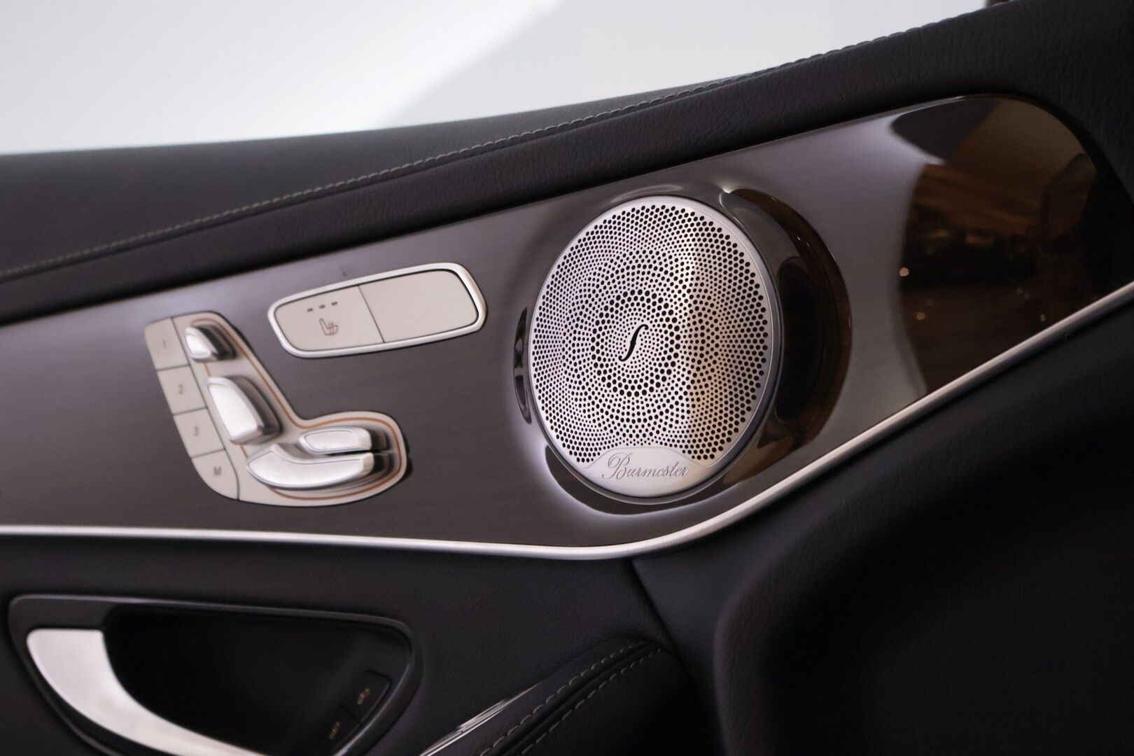 Mercedes-Benz GLC 2020 300 e 4MATIC A Business EQ Power - Digimittaristo | DTR+Q | Burmester | Muistipenkit | Koukku | HUD | P.kamera | Kahdet hyvät renkaat
