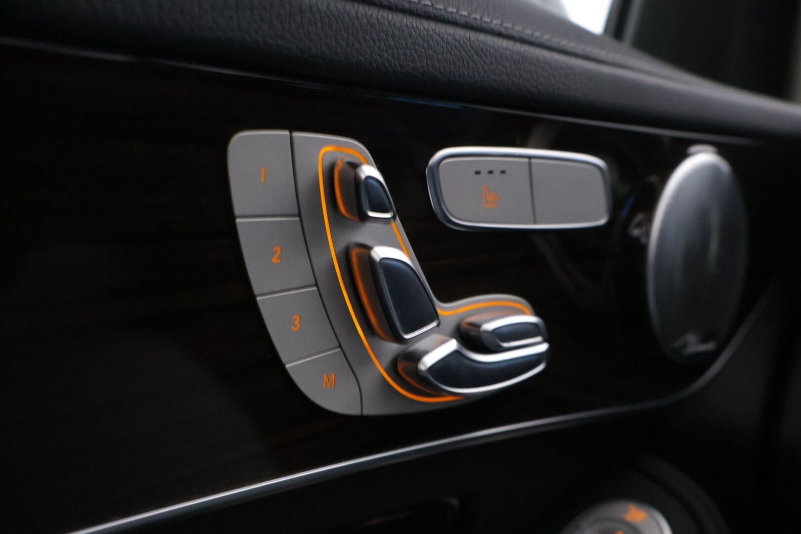 Mercedes-Benz GLC 2020 300 e 4MATIC A Business EQ Power - Digimittaristo | DTR+Q | Burmester | Muistipenkit | Koukku | HUD | P.kamera | Kahdet hyvät renkaat
