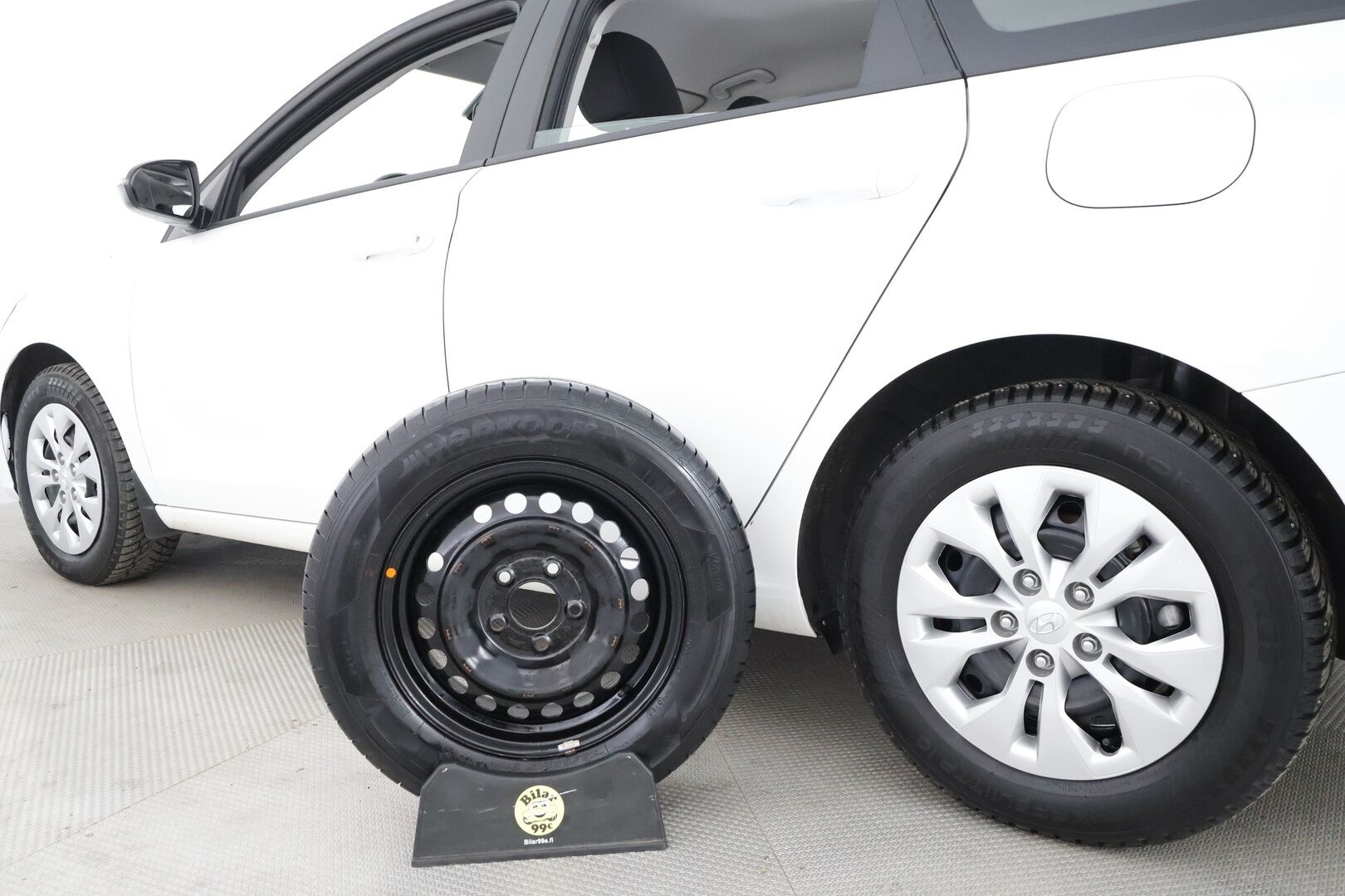 Hyundai i30 Wagon 2024 1.5 DPi 110 hv 6MT Classic * 1.Om Suomi-auto / Vakkari / P.kamera / 2xRenkaat / Ratinlämmitin / Kaistavahti * - Merkkihuollettu - HULLU BLACKWEEK KORKOTARJOUS 2,49%