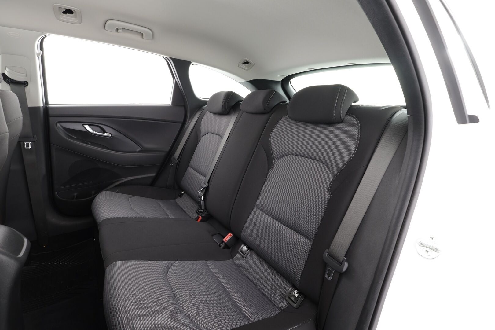 Hyundai i30 Wagon 2024 1.5 DPi 110 hv 6MT Classic * 1.Om Suomi-auto / Vakkari / P.kamera / 2xRenkaat / Ratinlämmitin / Kaistavahti * - Merkkihuollettu - HULLU BLACKWEEK KORKOTARJOUS 2,49%