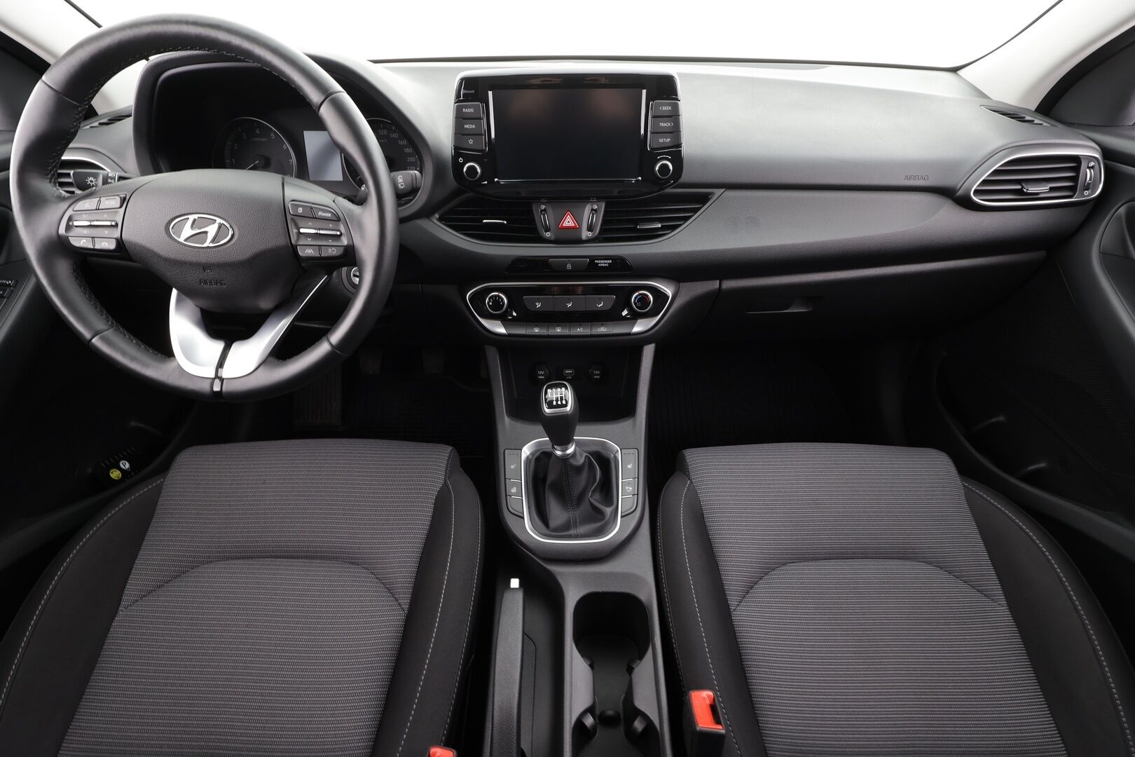 Hyundai i30 Wagon 2024 1.5 DPi 110 hv 6MT Classic * 1.Om Suomi-auto / Vakkari / P.kamera / 2xRenkaat / Ratinlämmitin / Kaistavahti * - Merkkihuollettu 