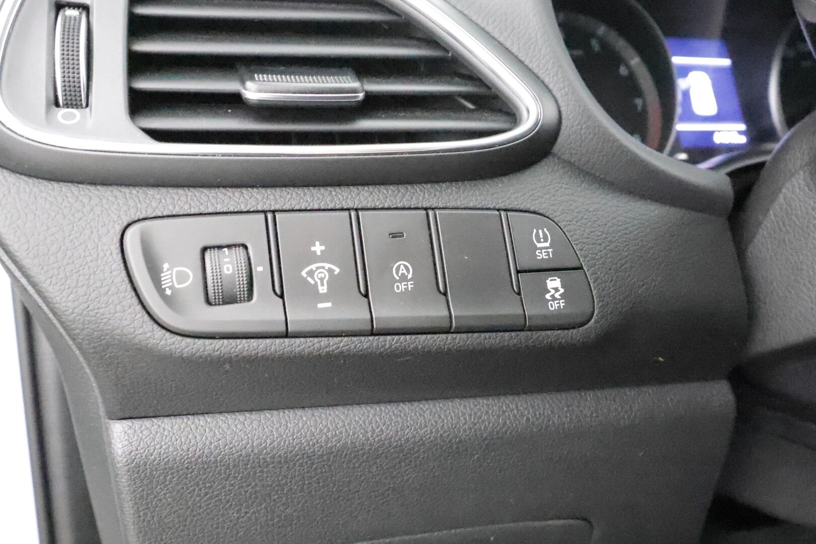 Hyundai i30 Wagon 2024 1.5 DPi 110 hv 6MT Classic * 1.Om Suomi-auto / Vakkari / P.kamera / 2xRenkaat / Ratinlämmitin / Kaistavahti * - Merkkihuollettu 