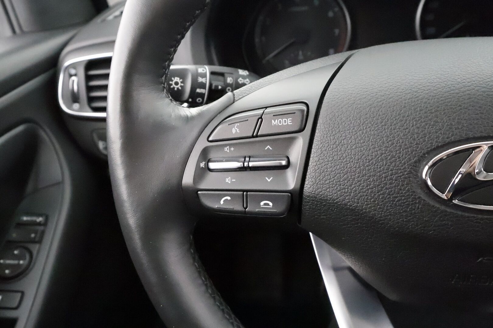 Hyundai i30 Wagon 2024 1.5 DPi 110 hv 6MT Classic * 1.Om Suomi-auto / Vakkari / P.kamera / 2xRenkaat / Ratinlämmitin / Kaistavahti * - Merkkihuollettu - HULLU BLACKWEEK KORKOTARJOUS 2,49%