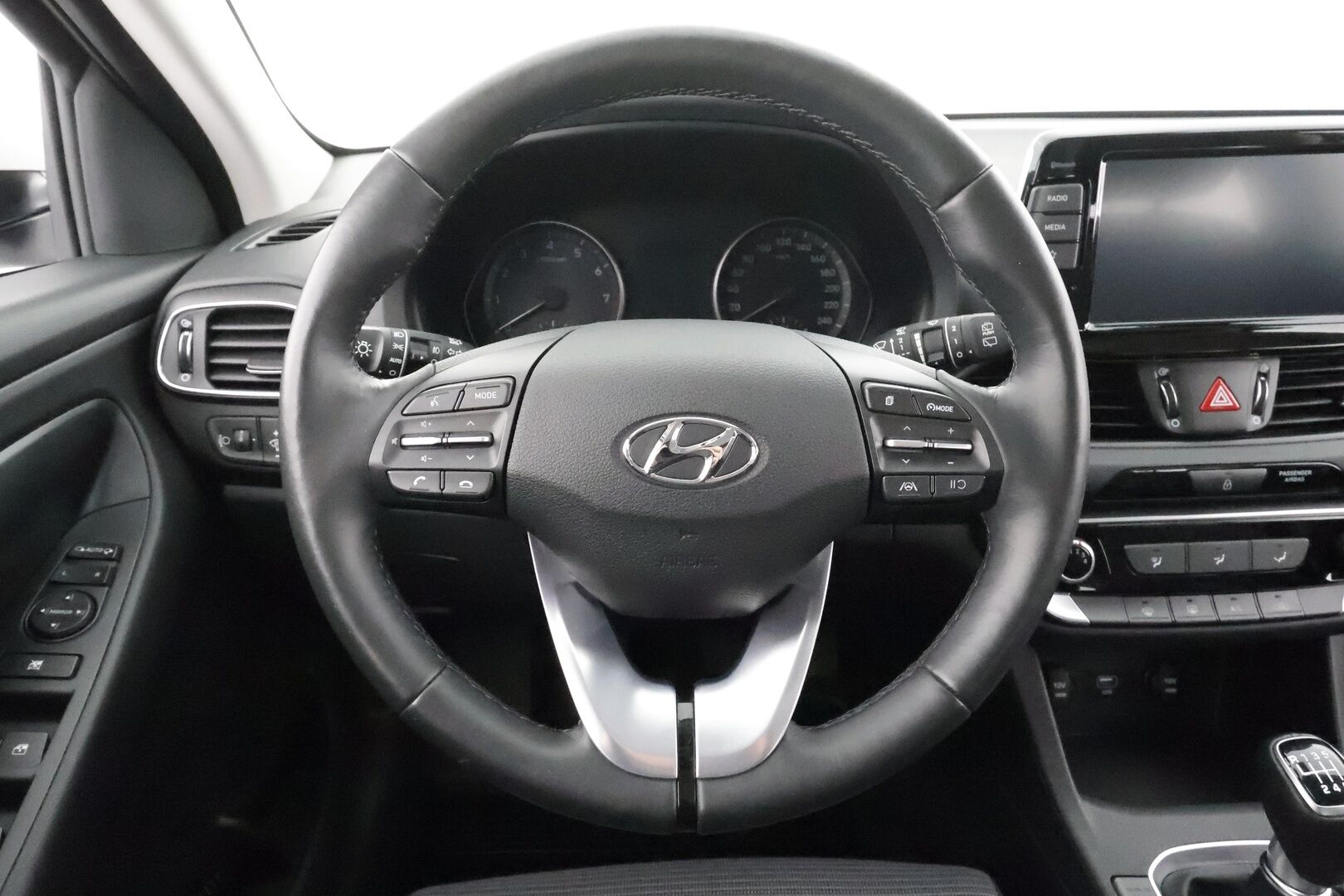 Hyundai i30 Wagon 2024 1.5 DPi 110 hv 6MT Classic * 1.Om Suomi-auto / Vakkari / P.kamera / 2xRenkaat / Ratinlämmitin / Kaistavahti * - Merkkihuollettu - HULLU BLACKWEEK KORKOTARJOUS 2,49%