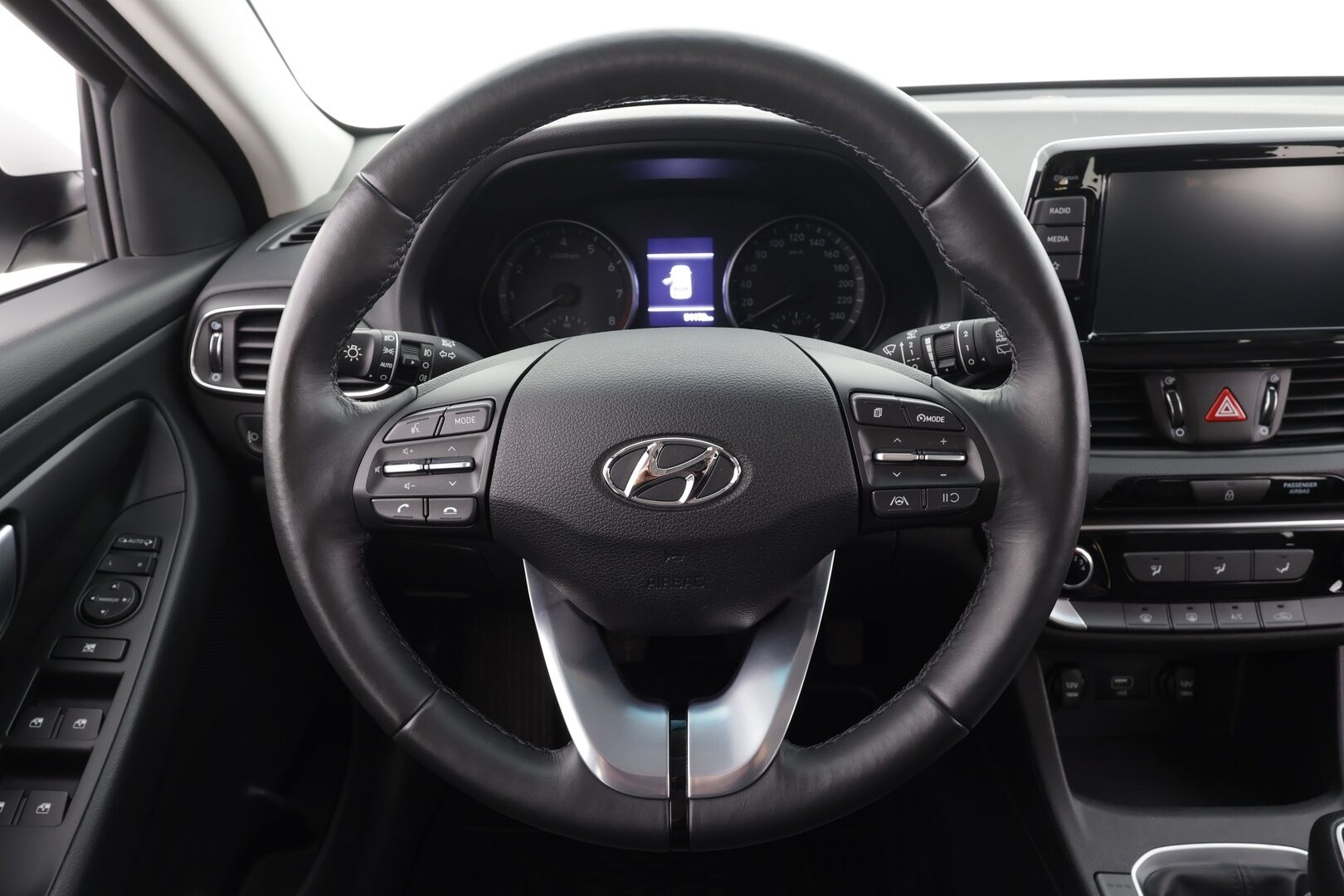 Hyundai i30 Wagon 2024 1.5 DPi 110 hv 6MT Classic * 1.Om Suomi-auto / Vakkari / P.kamera / 2xRenkaat / Apple&Android / Kaistavahti * - Merkkihuollettu - HULLU BLACKWEEK KORKOTARJOUS 2,49%