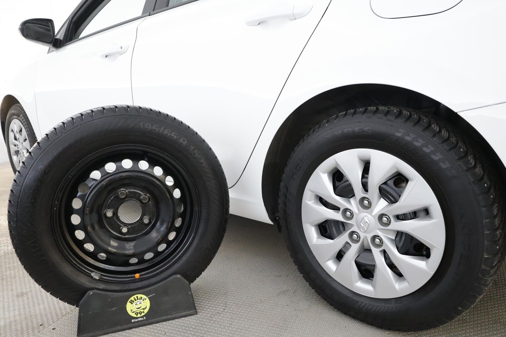 Hyundai i30 Wagon 2024 1.5 DPi 110 hv 6MT Classic *Vakionopeudensäädin / Kamera / Apple&Android / Kaistavahti* - KATSO ERIKOISHINTA! / Merkkihuollettu / 1.Om Suomi-auto / Alvillinen / Kahdet renkaat