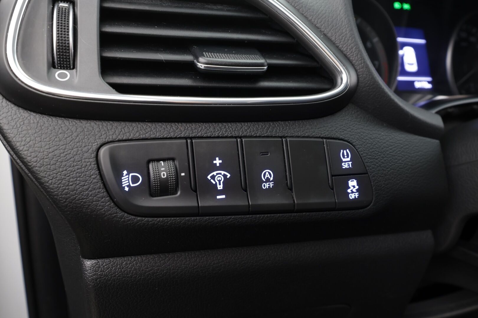 Hyundai i30 Wagon 2024 1.5 DPi 110 hv 6MT Classic * 1.Om Suomi-auto / Vakkari / P.kamera / 2xRenkaat / Apple&Android / Kaistavahti * - Merkkihuollettu - HULLU BLACKWEEK KORKOTARJOUS 2,49%