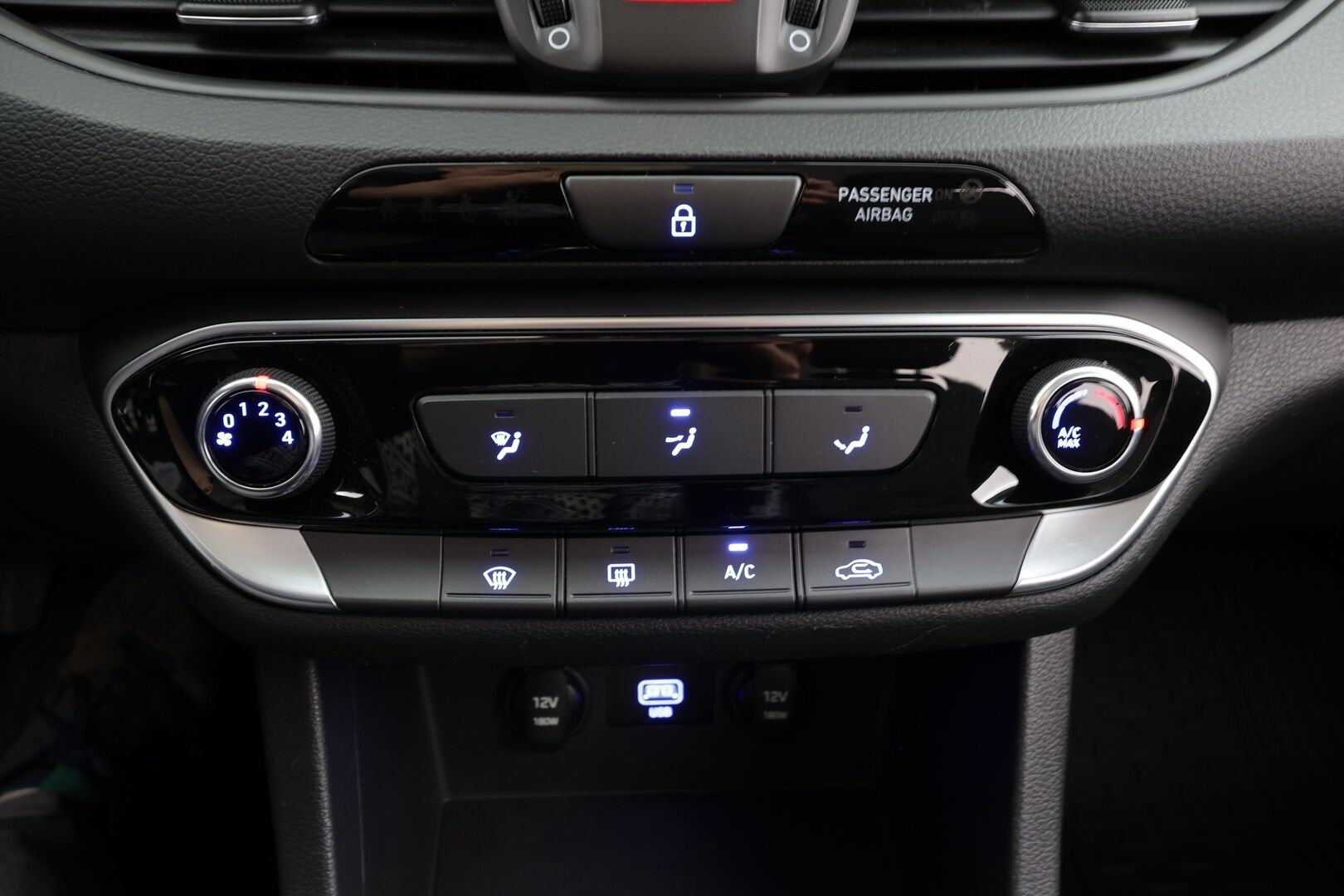 Hyundai i30 Wagon 2024 1.5 DPi 110 hv 6MT Classic *Vakionopeudensäädin / Kamera / Apple&Android / Kaistavahti* - KATSO ERIKOISHINTA! / Merkkihuollettu / 1.Om Suomi-auto / Alvillinen / Kahdet renkaat