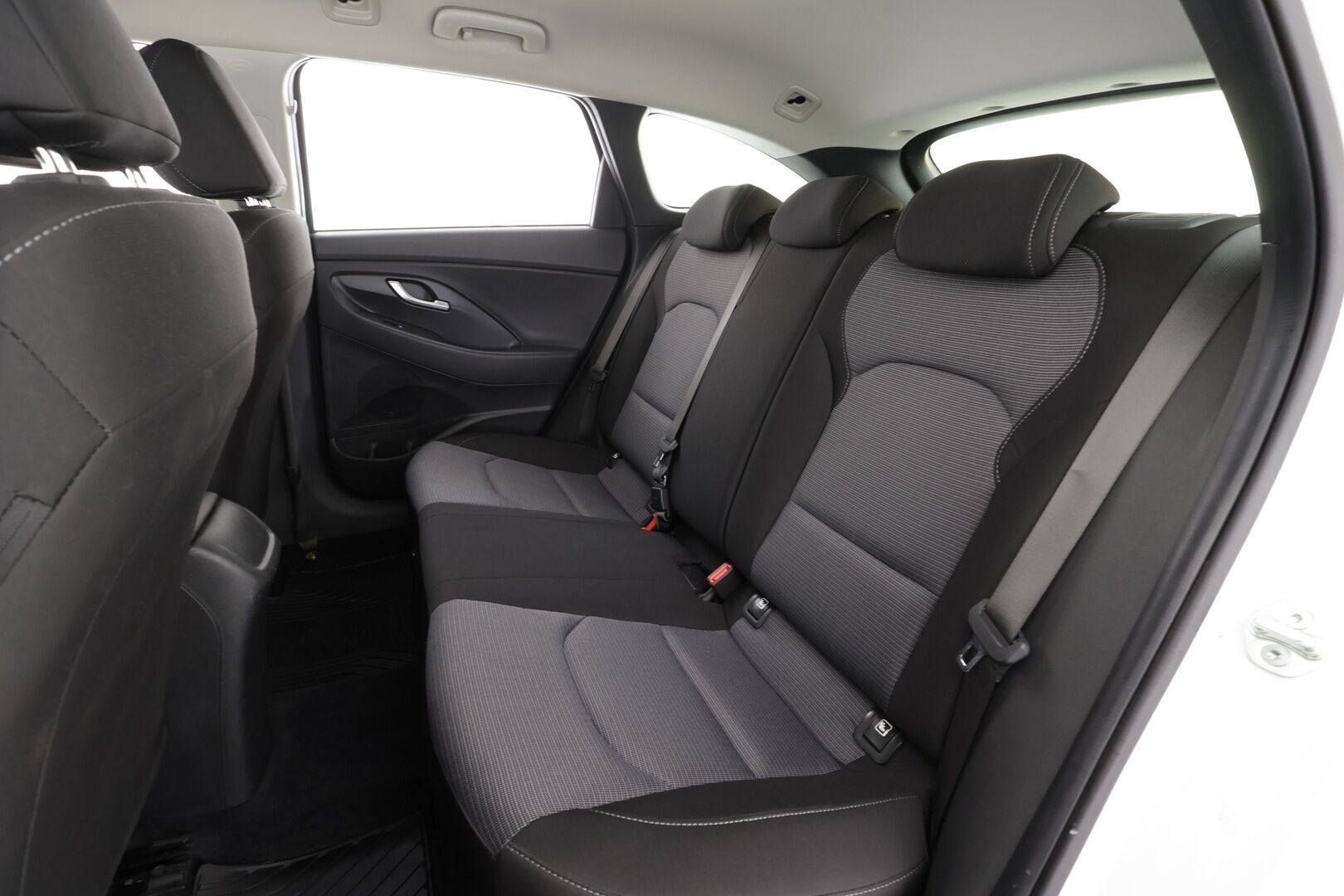 Hyundai i30 Wagon 2024 1.5 DPi 110 hv 6MT Classic * 1.Om Suomi-auto / Vakkari / P.kamera / 2xRenkaat / Apple&Android / Kaistavahti * - Merkkihuollettu - HULLU BLACKWEEK KORKOTARJOUS 2,49%