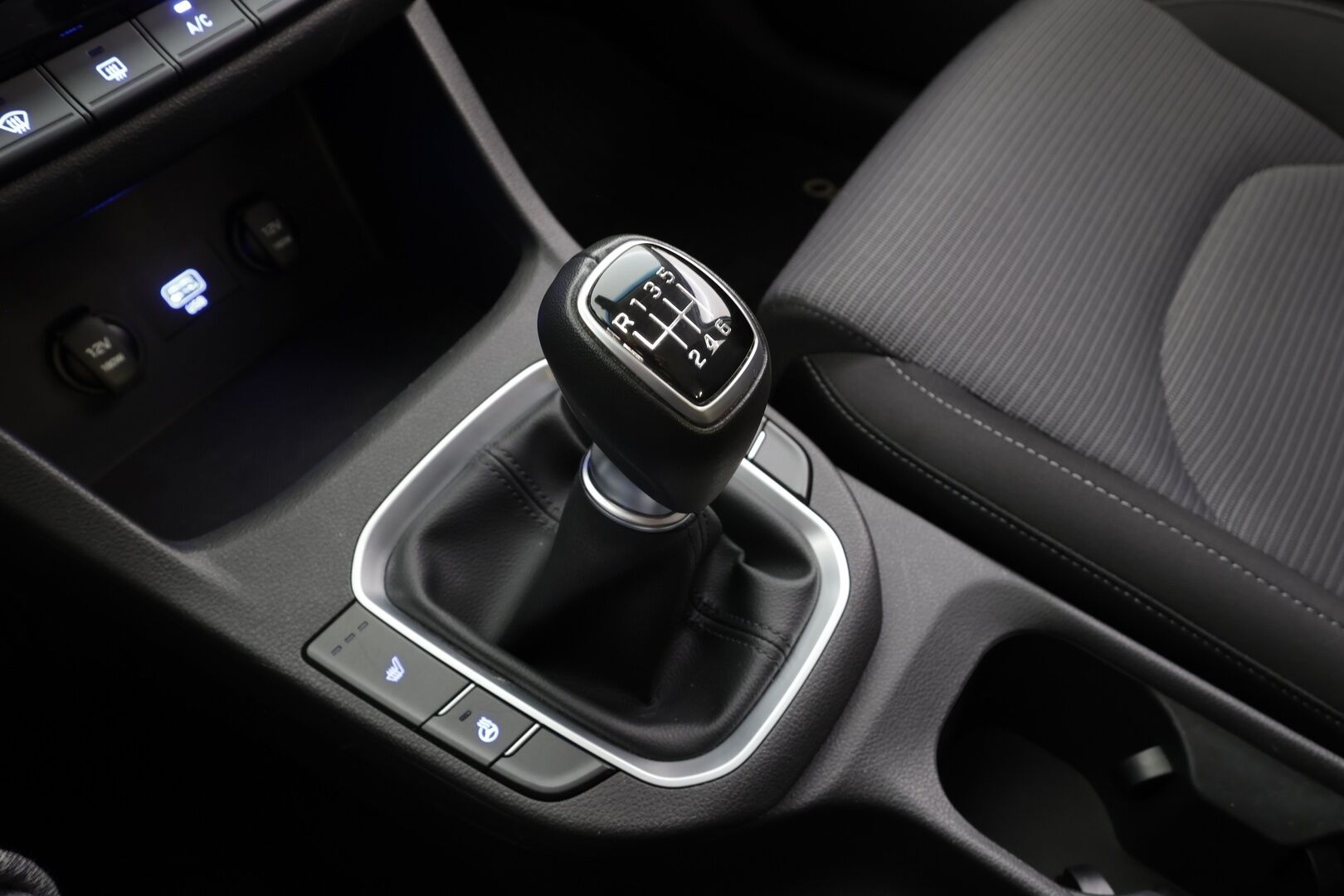 Hyundai i30 Wagon 2024 1.5 DPi 110 hv 6MT Classic *Vakionopeudensäädin / Kamera / Apple&Android / Kaistavahti* - KATSO ERIKOISHINTA! / Merkkihuollettu / 1.Om Suomi-auto / Alvillinen / Kahdet renkaat