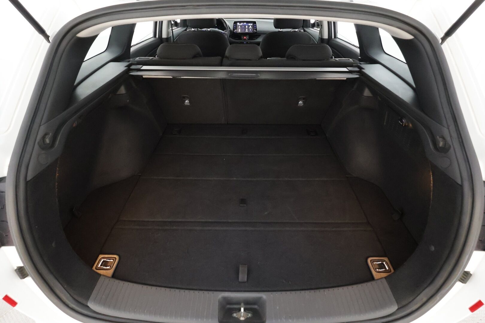 Hyundai i30 Wagon 2024 1.5 DPi 110 hv 6MT Classic * 1.Om Suomi-auto / Vakkari / P.kamera / 2xRenkaat / Apple&Android / Kaistavahti * - Merkkihuollettu - HULLU BLACKWEEK KORKOTARJOUS 2,49%