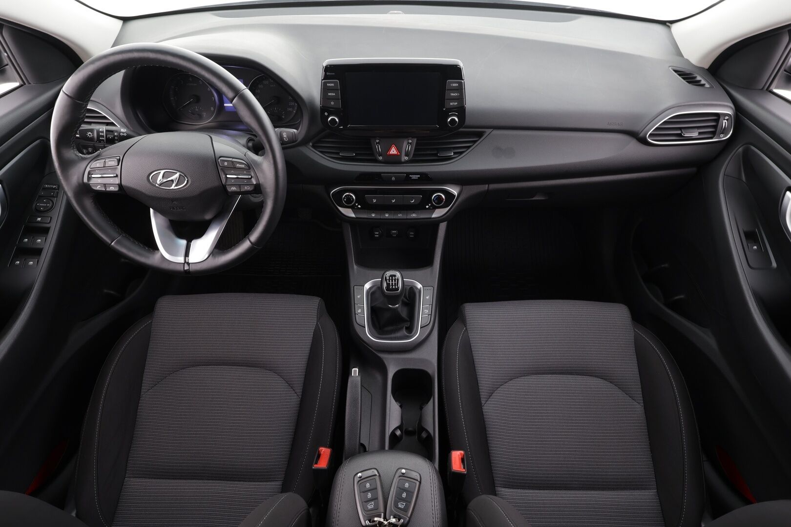 Hyundai i30 Wagon 2024 1.5 DPi 110 hv 6MT Classic * 1.Om Suomi-auto / Vakkari / P.kamera / 2xRenkaat / Apple&Android / Kaistavahti * - Merkkihuollettu - HULLU BLACKWEEK KORKOTARJOUS 2,49%