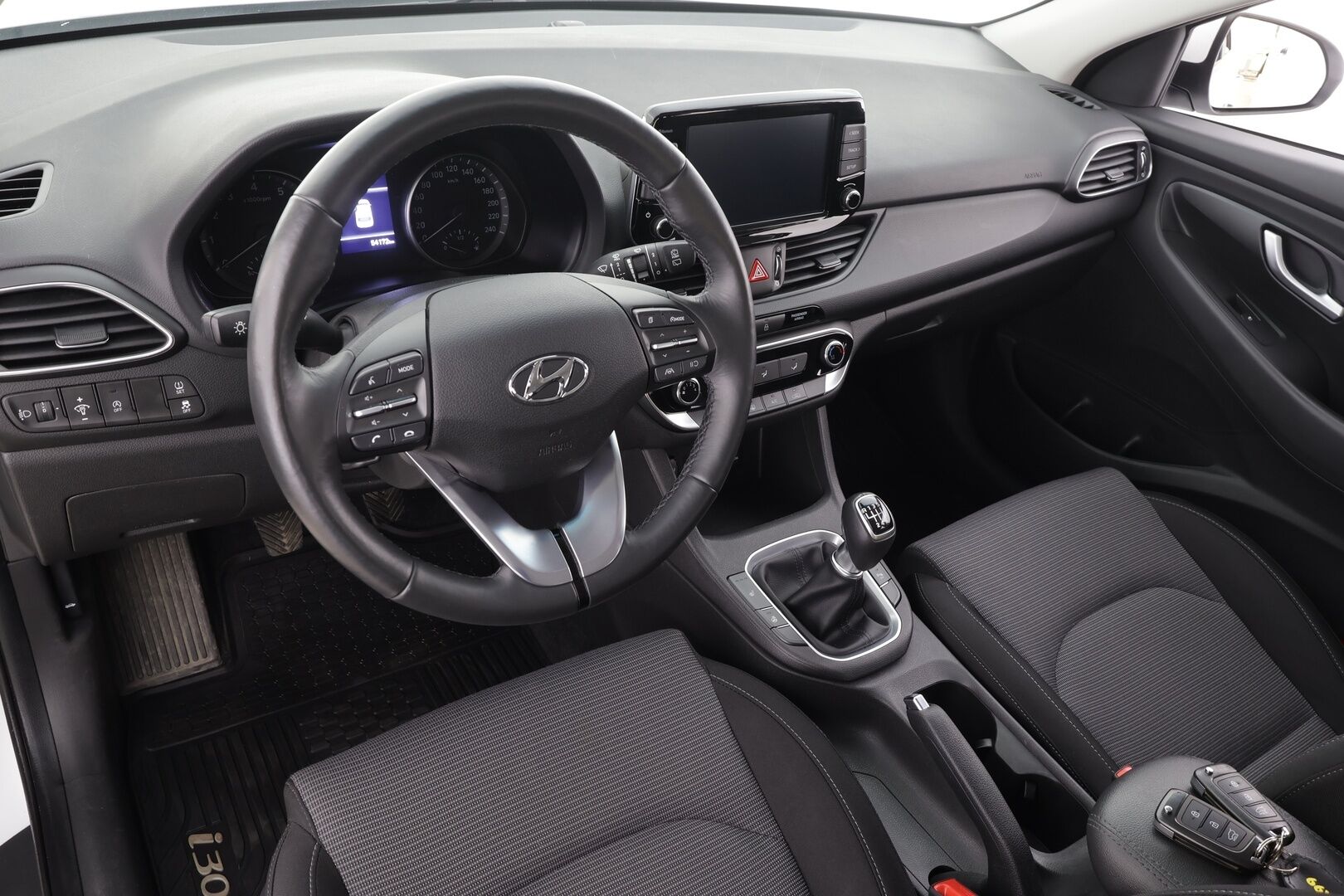 Hyundai i30 Wagon 2024 1.5 DPi 110 hv 6MT Classic * 1.Om Suomi-auto / Vakkari / P.kamera / 2xRenkaat / Apple&Android / Kaistavahti * - Merkkihuollettu - HULLU BLACKWEEK KORKOTARJOUS 2,49%