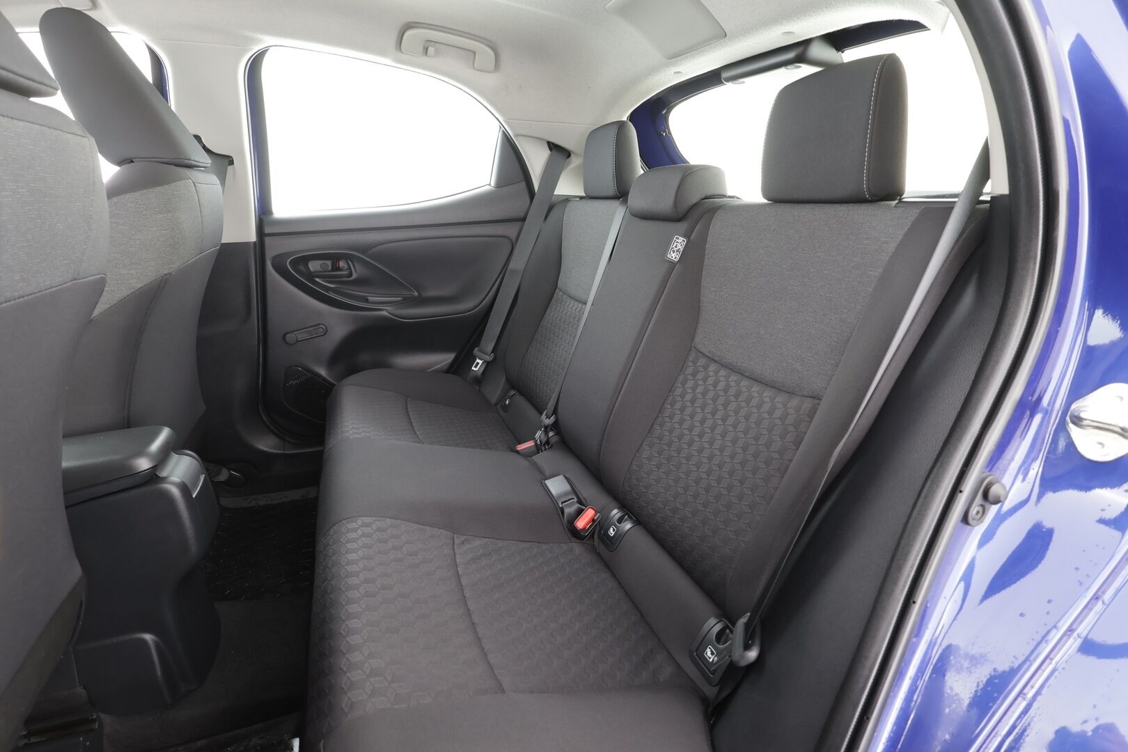 Toyota Yaris 2024 1,5 Hybrid Active - | 1 Om. Suomi-Auto | ACC | Kaistavahti | P.Kamera | Apple&Android | 2x Renkaat | ALV |