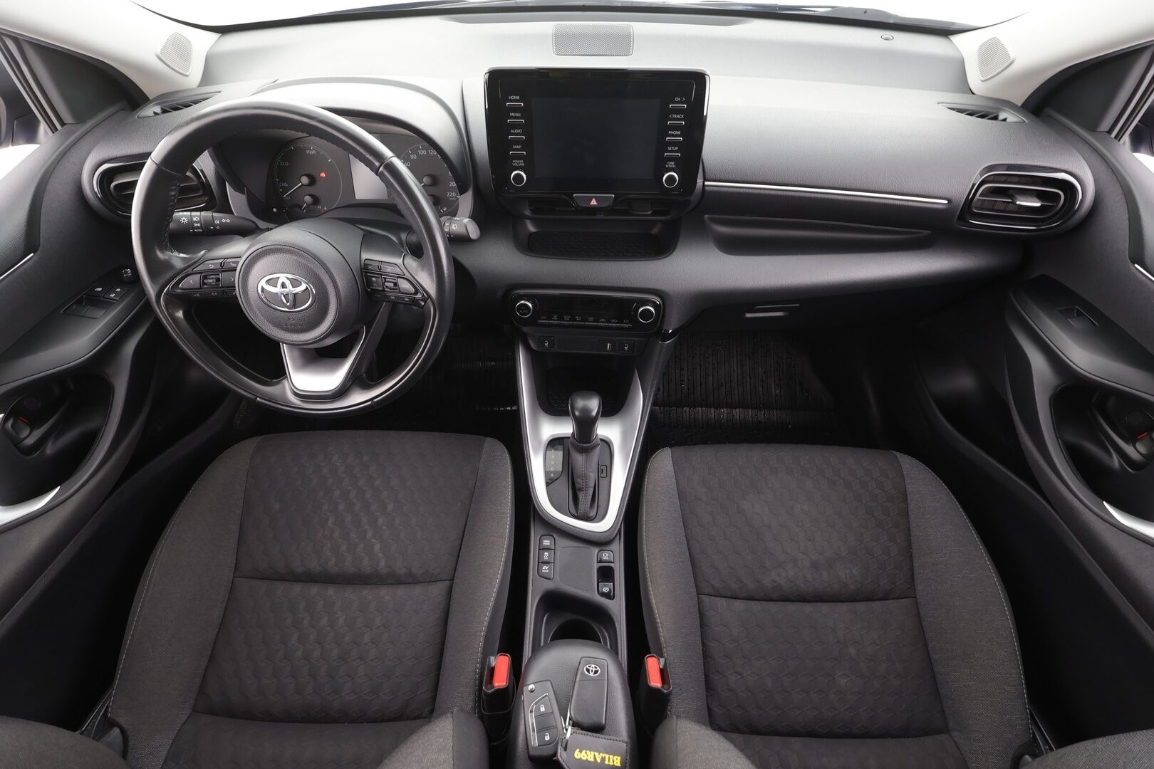 Toyota Yaris 2024 1,5 Hybrid Active * ACC / Kaistavahti / P.Kamera / Apple&Android / Autom.ilmastointi / 2x Renkaat / ALV * - 1.Om Suomi-auto / Merkkihuollettu - HULLUT AVAJAISHULINAT KORKOTARJOUS 3,29 %