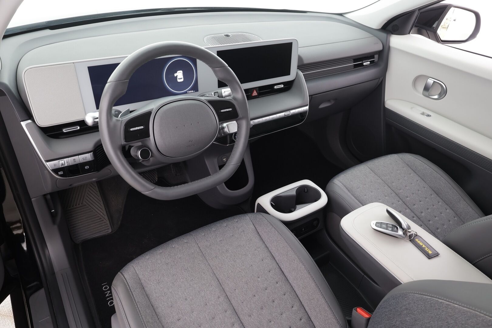 Hyundai IONIQ 5 2025 77 kWh 229 hv Style Ultra Charged Edition - | ACC | ILP | Sähköpenkki | Puolinahat | V2L | P.kamera | HDA | BSM | LED | Lämm. ratti | Sähk. takaluukku | 1-om suomiauto | 2x renkaat aluin |