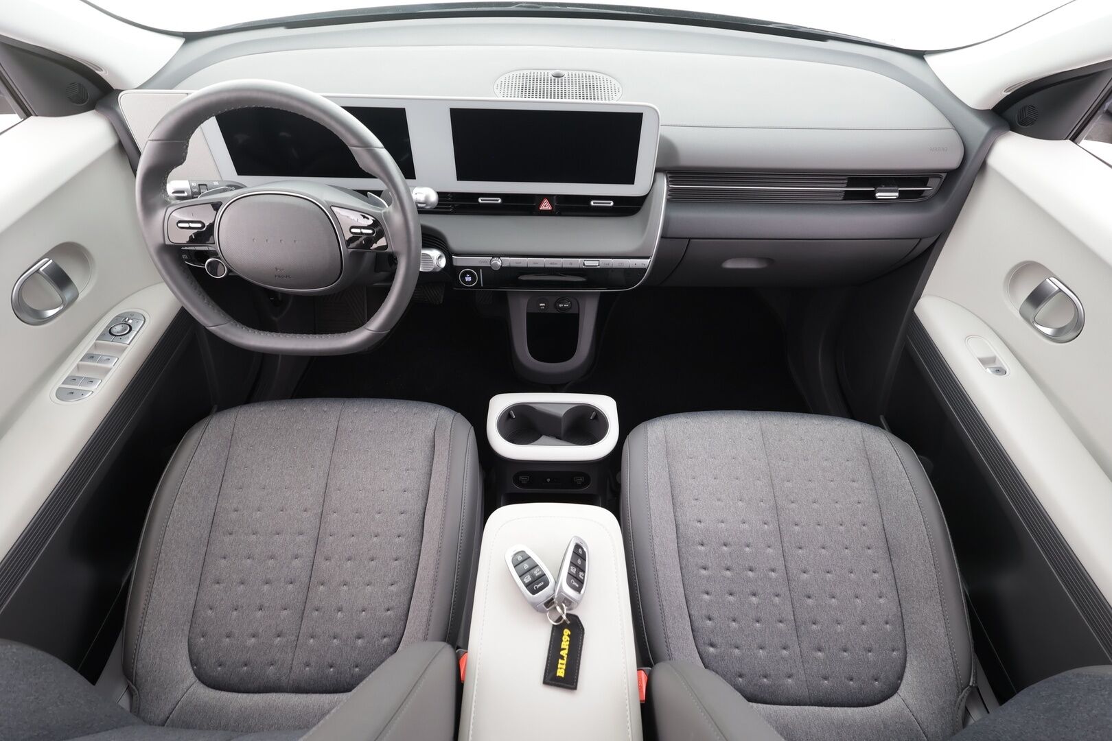 Hyundai IONIQ 5 2025 77 kWh 229 hv Style Ultra Charged Edition - | ACC | ILP | Sähköpenkki | Puolinahat | V2L | P.kamera | HDA | BSM | LED | Lämm. ratti | Sähk. takaluukku | 1-om suomiauto | 2x renkaat aluin |