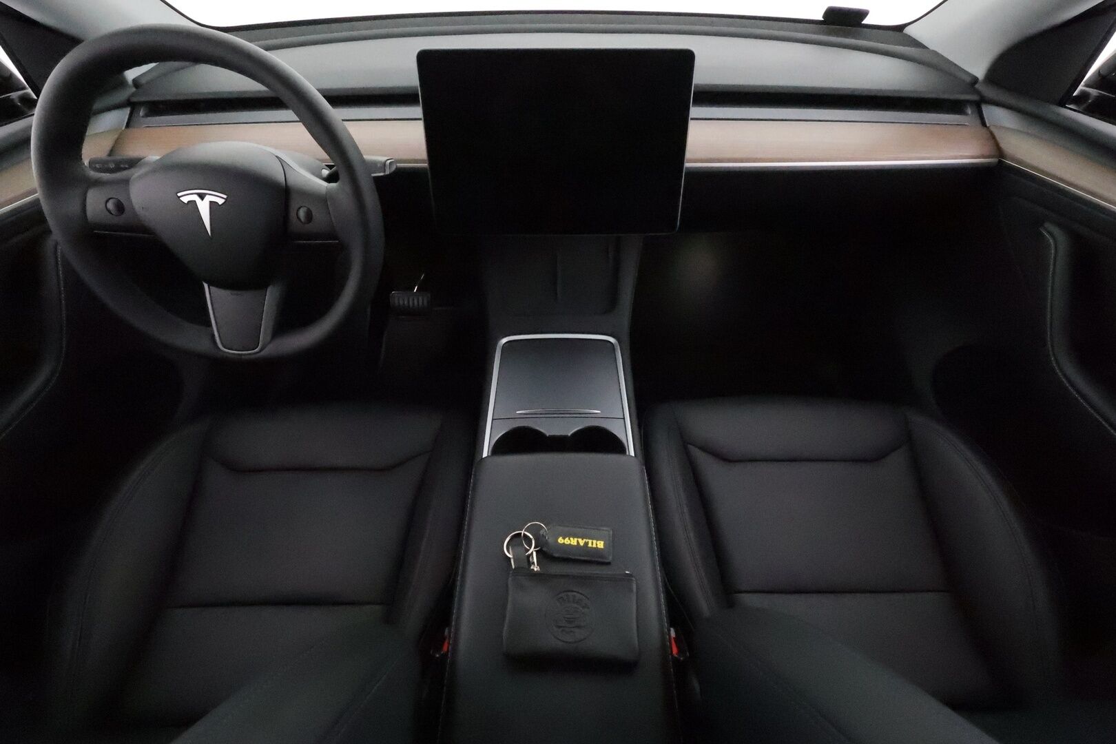 Tesla Model Y 2023 Long Range **Lämpöpumppu / Lasikatto / Matrix-LED / Adapt.Vakkari / P.Kamera / Muistipenkki / Koukku / Navi / Keyless** - 3,99 % KORKOTARJOUS TÄHÄN AUTOON - 1-om suomi-auto / 2x Latauskaapelit / Kahdet Renkaat