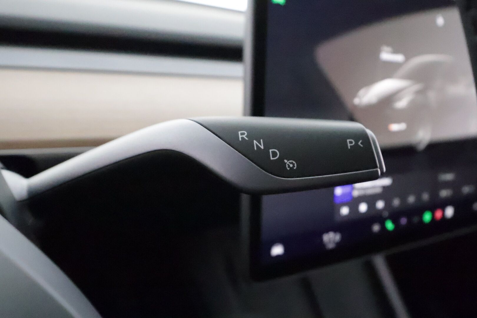 Tesla Model Y 2023 Long Range **Lämpöpumppu / Lasikatto / Matrix-LED / Adapt.Vakkari / P.Kamera / Muistipenkki / Koukku / Navi / Keyless** - 3,99 % KORKOTARJOUS TÄHÄN AUTOON - 1-om suomi-auto / 2x Latauskaapelit / Kahdet Renkaat