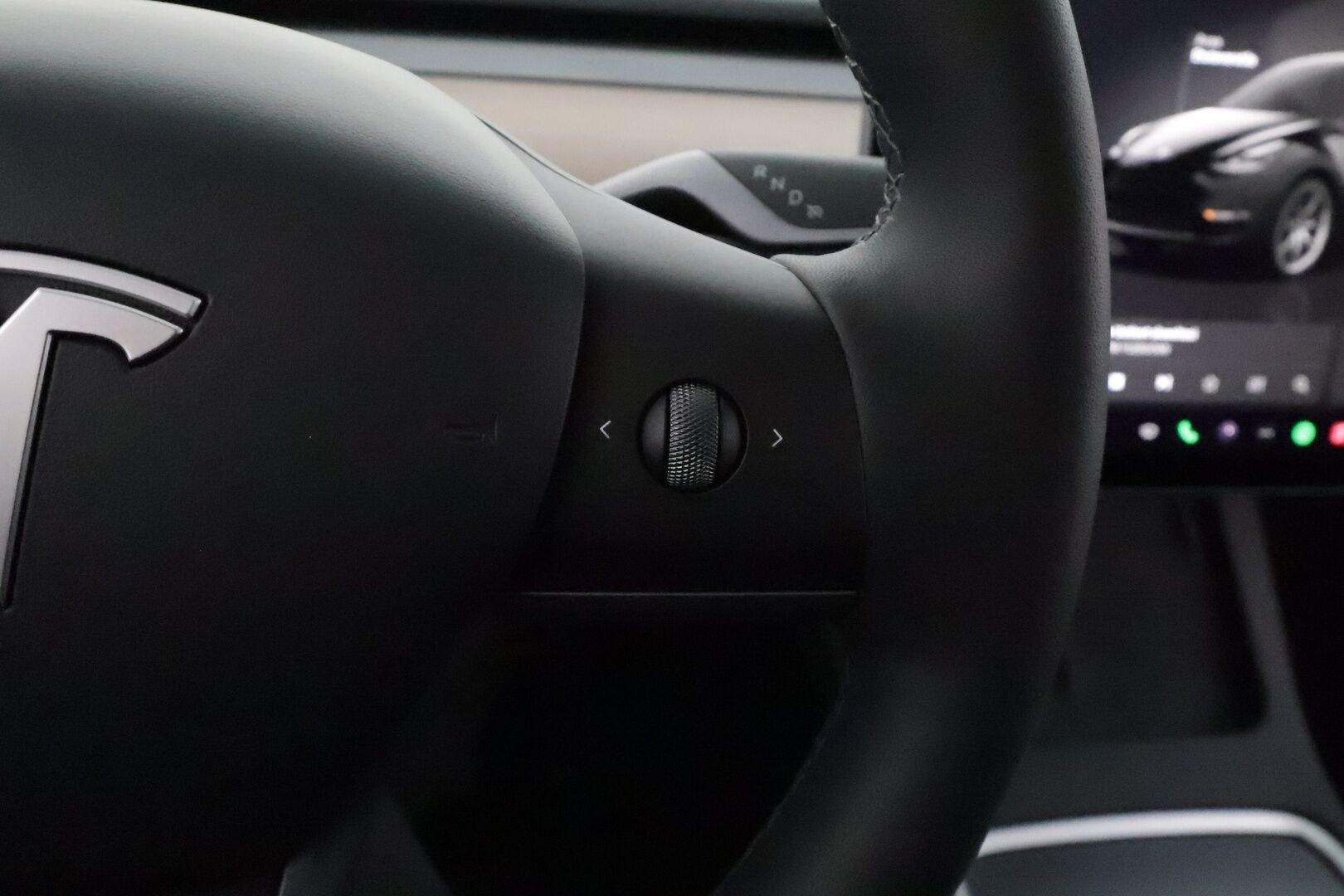 Tesla Model Y 2023 Long Range **Lämpöpumppu / Lasikatto / Matrix-LED / Adapt.Vakkari / P.Kamera / Muistipenkki / Koukku / Navi / Keyless** - 3,99 % KORKOTARJOUS TÄHÄN AUTOON - 1-om suomi-auto / 2x Latauskaapelit / Kahdet Renkaat