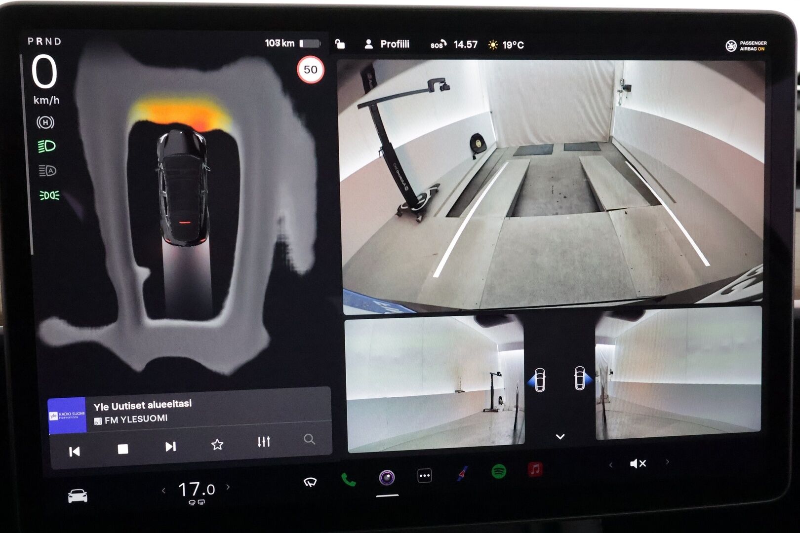 Tesla Model Y 2023 Long Range **Lämpöpumppu / Lasikatto / Matrix-LED / Adapt.Vakkari / P.Kamera / Muistipenkki / Koukku / Navi / Keyless** - 3,99 % KORKOTARJOUS TÄHÄN AUTOON - 1-om suomi-auto / 2x Latauskaapelit / Kahdet Renkaat