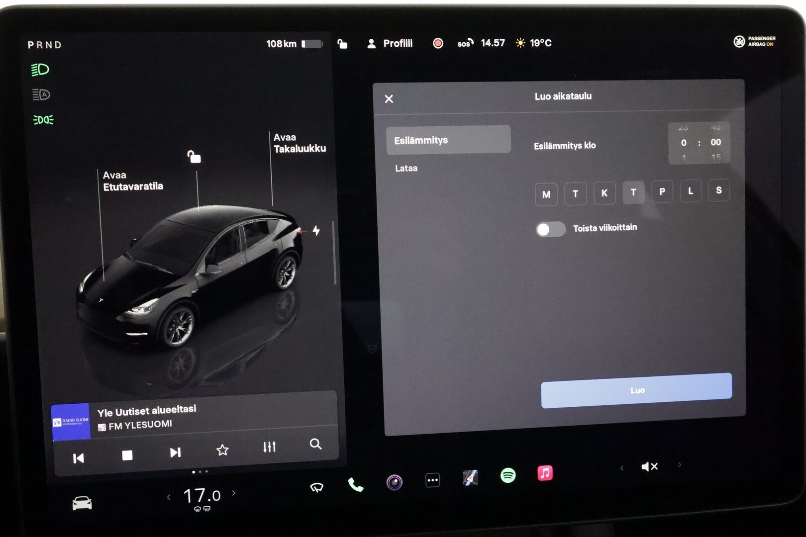 Tesla Model Y 2023 Long Range **Lämpöpumppu / Lasikatto / Matrix-LED / Adapt.Vakkari / P.Kamera / Muistipenkki / Koukku / Navi / Keyless** - 3,99 % KORKOTARJOUS TÄHÄN AUTOON - 1-om suomi-auto / 2x Latauskaapelit / Kahdet Renkaat
