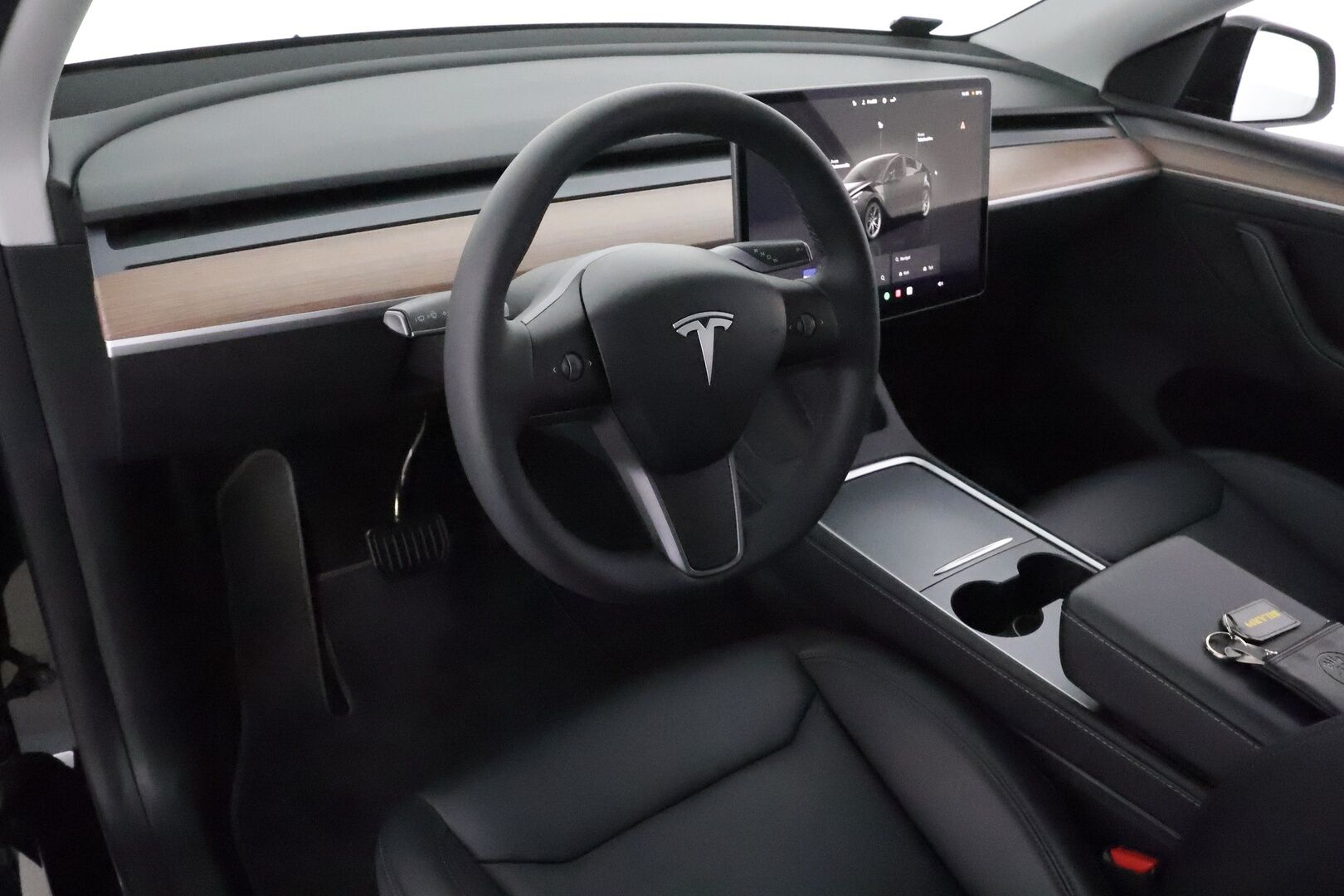 Tesla Model Y 2023 Long Range **Lämpöpumppu / Lasikatto / Matrix-LED / Adapt.Vakkari / P.Kamera / Muistipenkki / Koukku / Navi / Keyless** - 3,99 % KORKOTARJOUS TÄHÄN AUTOON - 1-om suomi-auto / 2x Latauskaapelit / Kahdet Renkaat