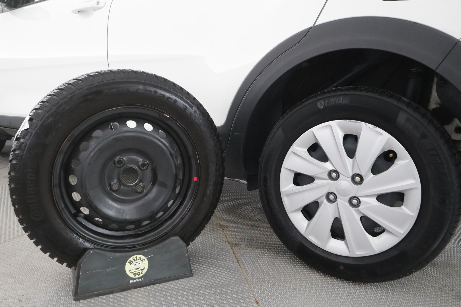 Kia Stonic 2024 1,0 T-GDI 100hv LX DCT - | Vakkari | Facelift | 1-om suomiauto | Merkkihuollot | Lämm. ratti | Apple & Android | Bluetooth | Penkinlämmittimet | Ilmastointi | 2x renkaat | 