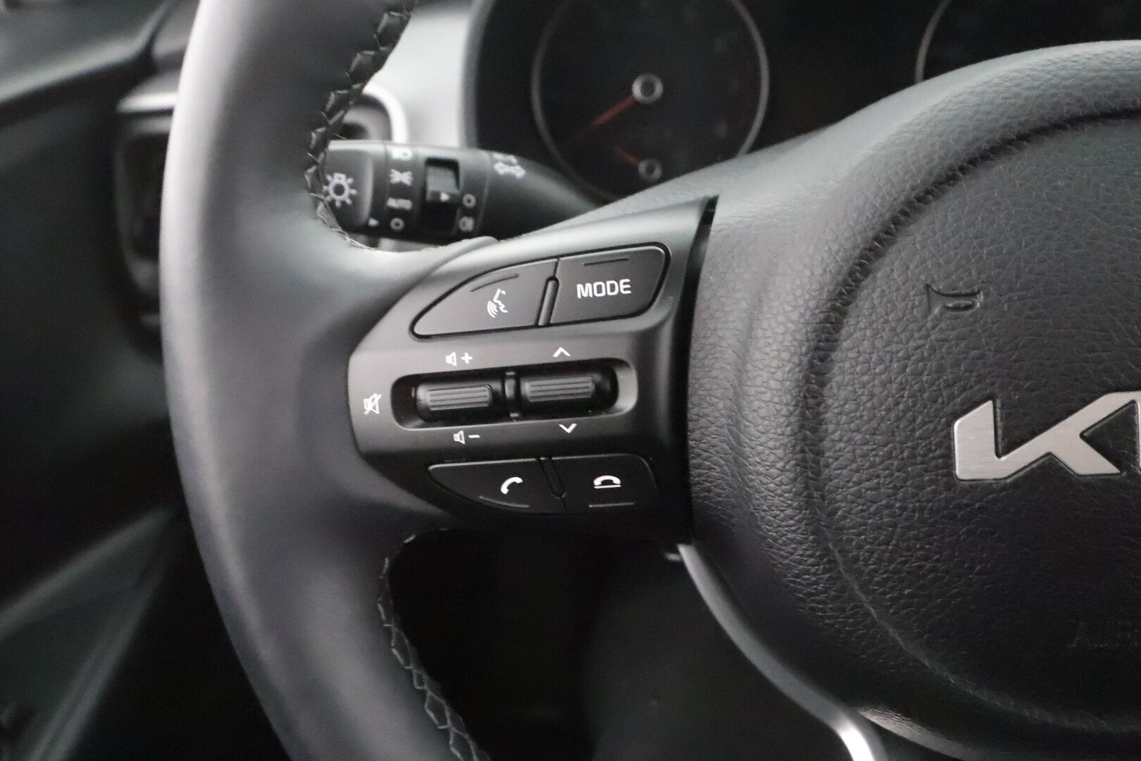 Kia Stonic 2024 1,0 T-GDI 100hv LX DCT - | Vakkari | Facelift | 1-om suomiauto | Merkkihuollot | Lämm. ratti | Apple & Android | Bluetooth | Penkinlämmittimet | Ilmastointi | 2x renkaat | 