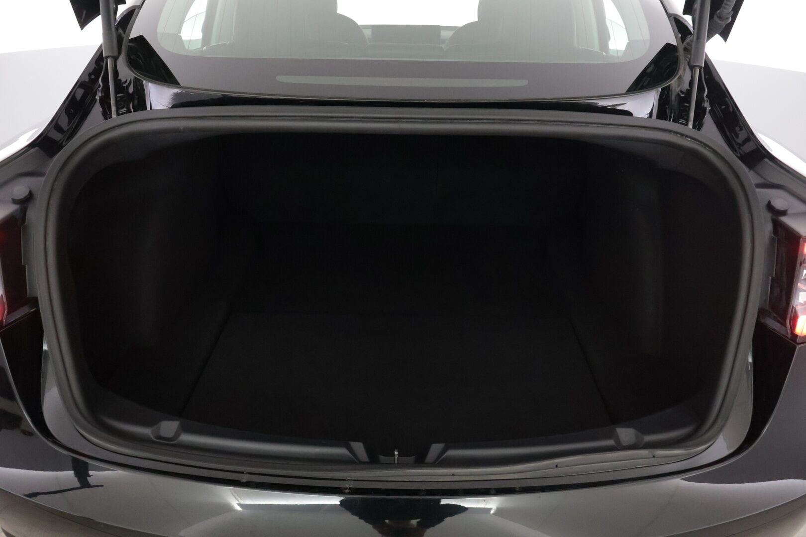 Tesla Model 3 2019 Long-Range Dual Motor AWD - *Autopilot / KeylessGo / Premium audio / Nahat / Lasikatto / P. kamera!*