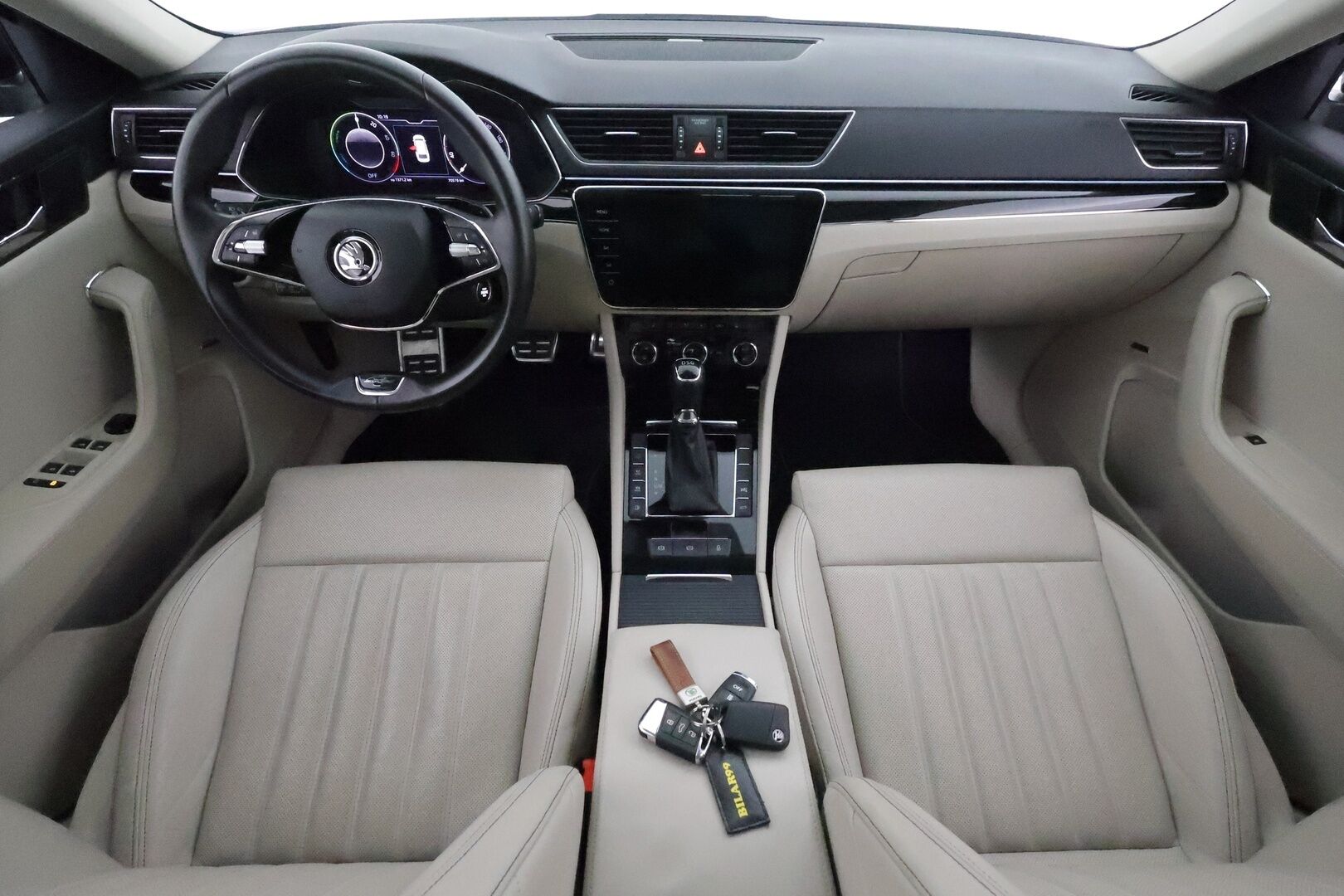 Skoda Superb 2021 Combi 1,4 TSI PHEV L&K iV DSG **ACC / Panorama / Matrix LED / Koukku / Muistipenkit / Navi / Webasto / Canton** - Tuuletetut etuistuimet / 360° / Vaaleat nahat 