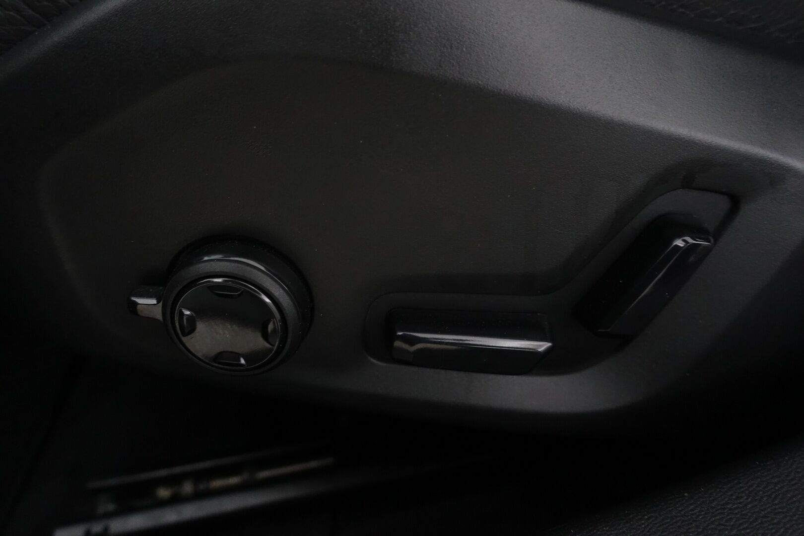 Volvo V60 2021 T6 AWD Recharge Inscription aut -  | ACC | Webasto | Pilot Assist | P.Kamera | Nahkasisusta | Keyless | Navi | Muistipenkki | Ratinlämmitin | Full LED AHB | AppleCarPlay | Comfort - istuimet | 2X Renkaat & Aluvanteet |