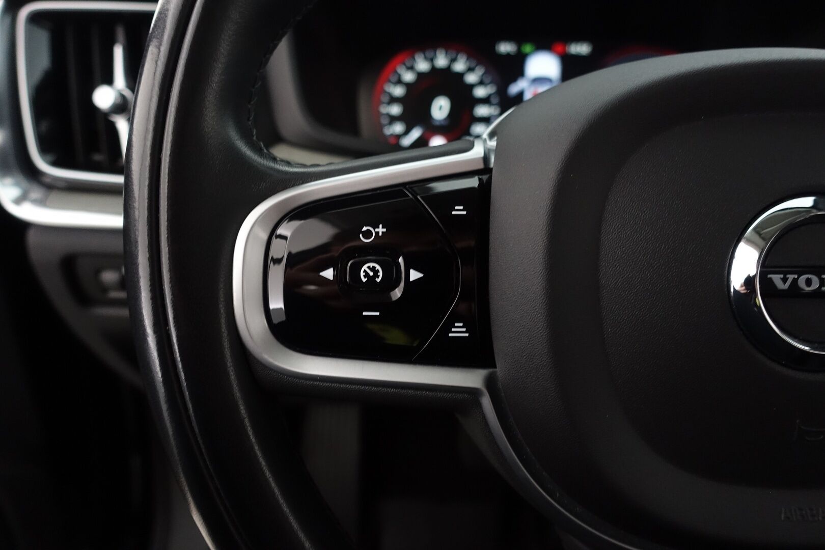 Volvo V60 2021 T6 AWD Recharge Inscription aut -  | ACC | Webasto | Pilot Assist | P.Kamera | Nahkasisusta | Keyless | Navi | Muistipenkki | Ratinlämmitin | Full LED AHB | AppleCarPlay | Comfort - istuimet | 2X Renkaat & Aluvanteet |