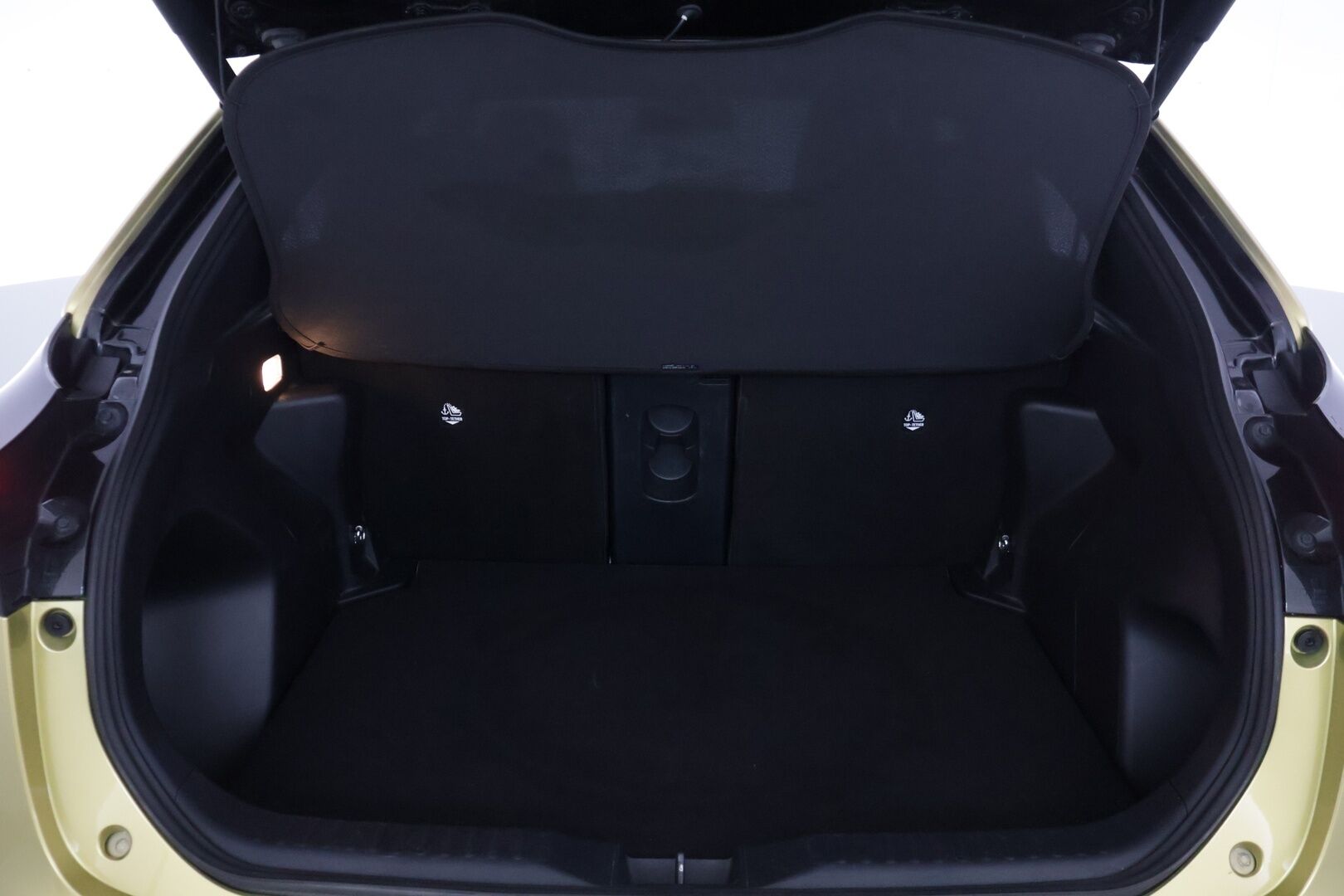 Toyota Yaris Cross 2023 1,5 Hybrid AWD-i Intense * 1.om Suomi-auto / P-kamera / Acc / Lohko s.pistokkeella / Isofix - Kahdet renkaat aluvanteilla / Vähän ajettu / Navi / Bitone kaksivärimaalaus - HULLUT AVAJAISHULINAT KORKOTARJOUS 3,29 %