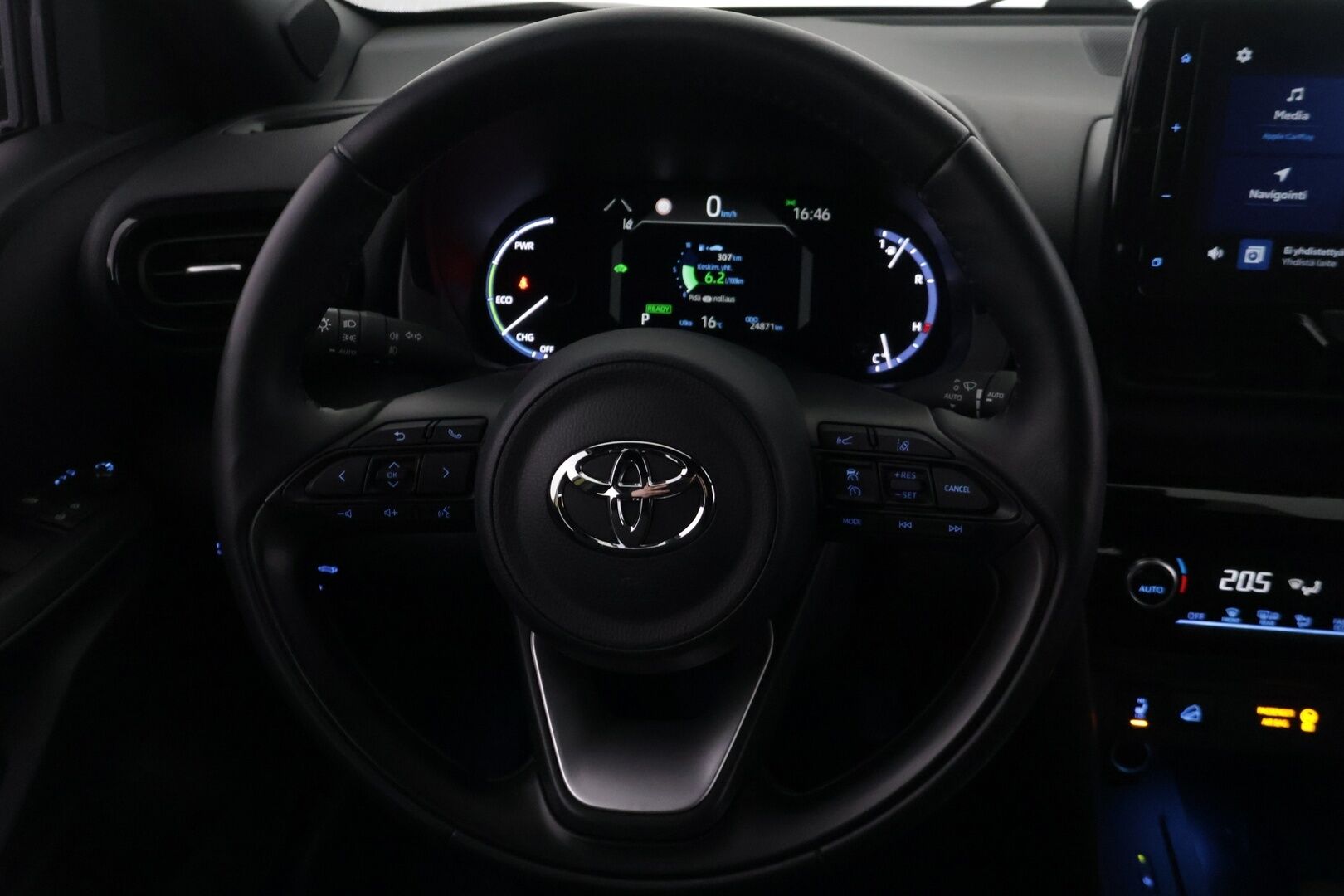 Toyota Yaris Cross 2023 1,5 Hybrid AWD-i Intense * 1.om Suomi-auto / P-kamera / Acc / Lohko s.pistokkeella / Isofix - Kahdet renkaat aluvanteilla / Vähän ajettu / Navi / Bitone kaksivärimaalaus - HULLUT AVAJAISHULINAT KORKOTARJOUS 3,29 %