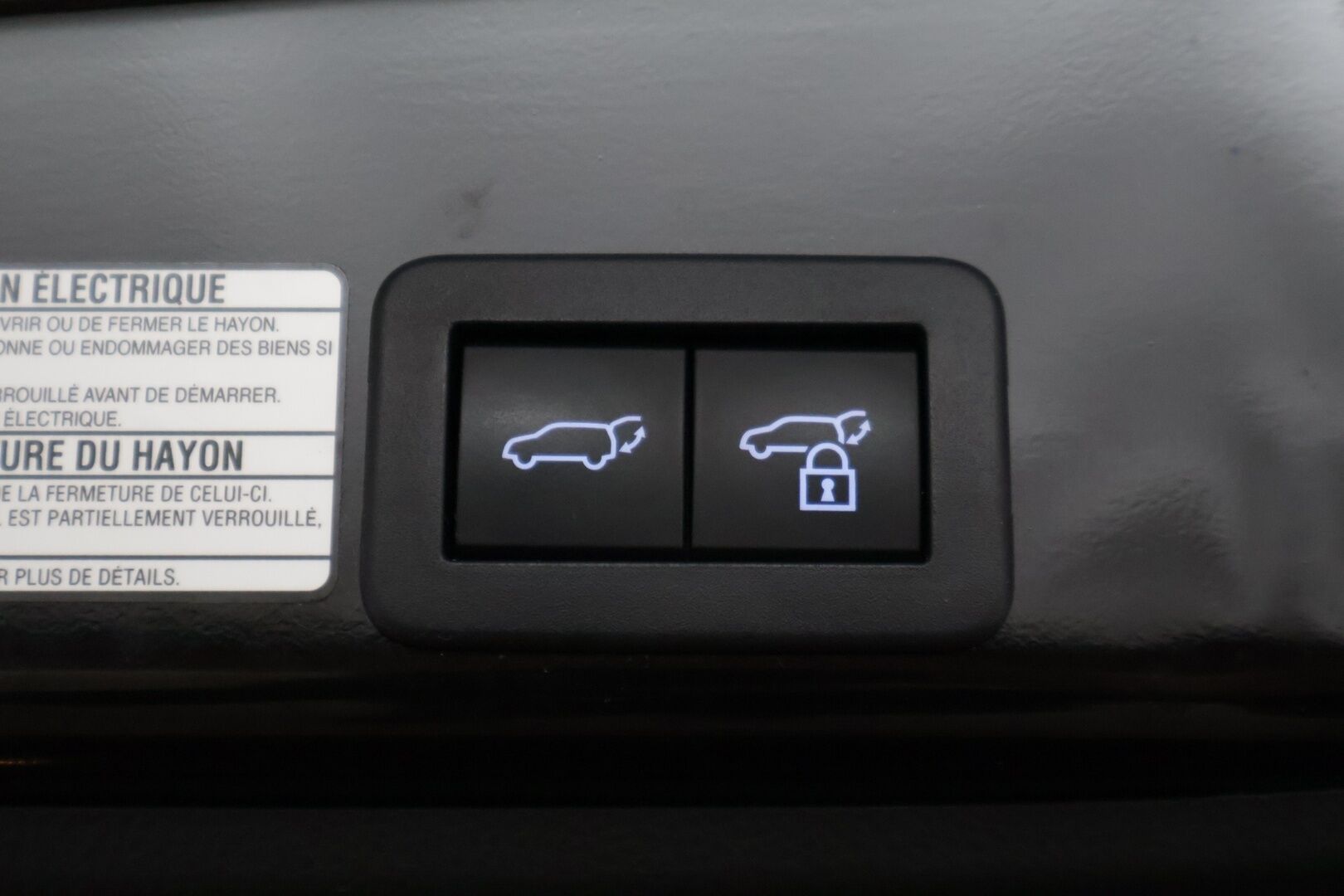 Toyota Yaris Cross 2023 1,5 Hybrid AWD-i Intense * 1.om Suomi-auto / P-kamera / Acc / Lohko s.pistokkeella / Isofix - Kahdet renkaat aluvanteilla / Vähän ajettu / Navi / Bitone kaksivärimaalaus - HULLUT AVAJAISHULINAT KORKOTARJOUS 3,29 %