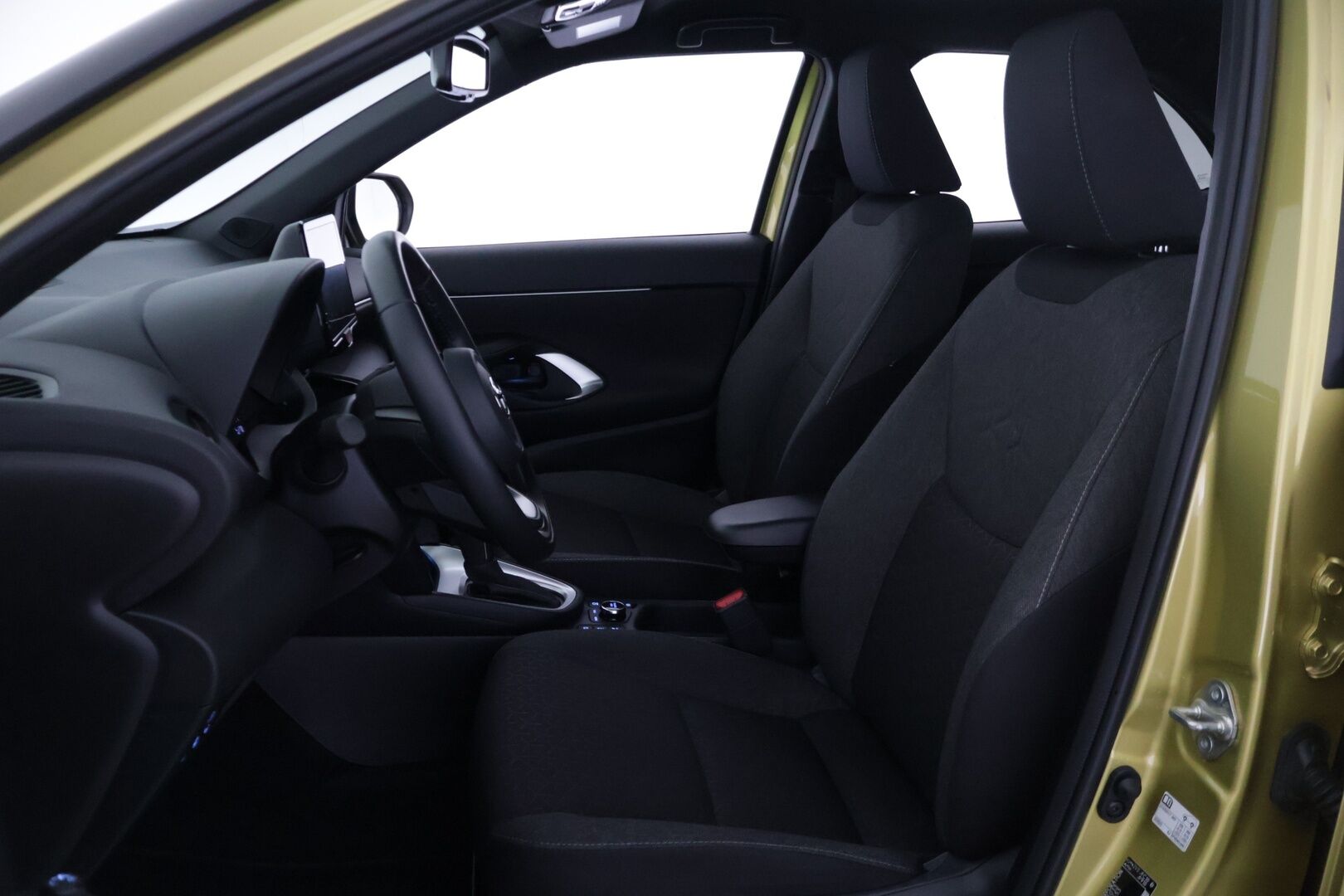 Toyota Yaris Cross 2023 1,5 Hybrid AWD-i Intense * 1.om Suomi-auto / P-kamera / Acc / Lohko s.pistokkeella / Isofix - Kahdet renkaat aluvanteilla / Vähän ajettu / Navi / Bitone kaksivärimaalaus - HULLUT AVAJAISHULINAT KORKOTARJOUS 3,29 %