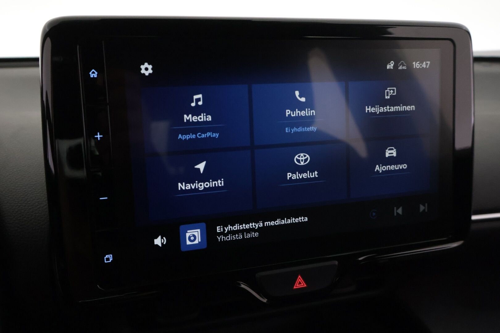 Toyota Yaris Cross 2023 1,5 Hybrid AWD-i Intense * 1.om Suomi-auto / P-kamera / Acc / Lohko s.pistokkeella / Isofix - Kahdet renkaat aluvanteilla / Vähän ajettu / Navi / Bitone kaksivärimaalaus - HULLUT AVAJAISHULINAT KORKOTARJOUS 3,29 %