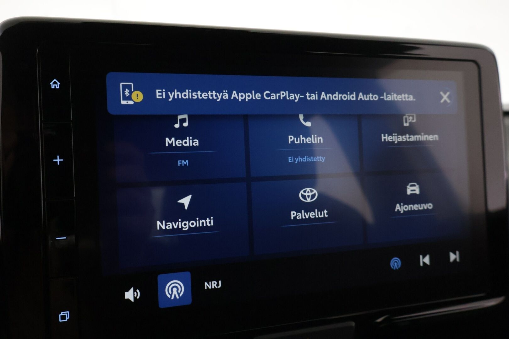 Toyota Yaris Cross 2023 1,5 Hybrid AWD-i Intense * 1.om Suomi-auto / P-kamera / Acc / Lohko s.pistokkeella / Isofix - Kahdet renkaat aluvanteilla / Vähän ajettu / Navi / Bitone kaksivärimaalaus - HULLUT AVAJAISHULINAT KORKOTARJOUS 3,29 %