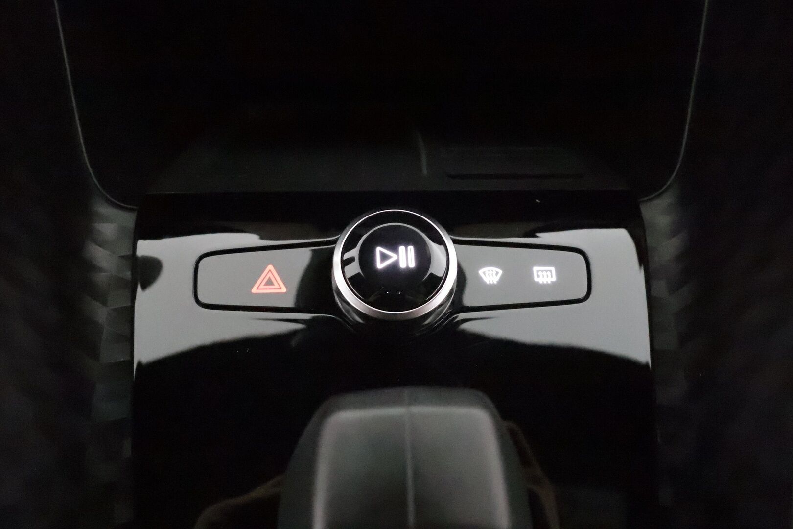 Polestar 2 2023 Long Range Single Motor **Pilot paketti / 360° kamera / Apple&Android / Muistipenkki / Keyless / Sähköluukku** - 3,99 % KORKOTARJOUS TÄHÄN AUTOON - Merkkihuollettu / Akku Kuntotarkistettu!