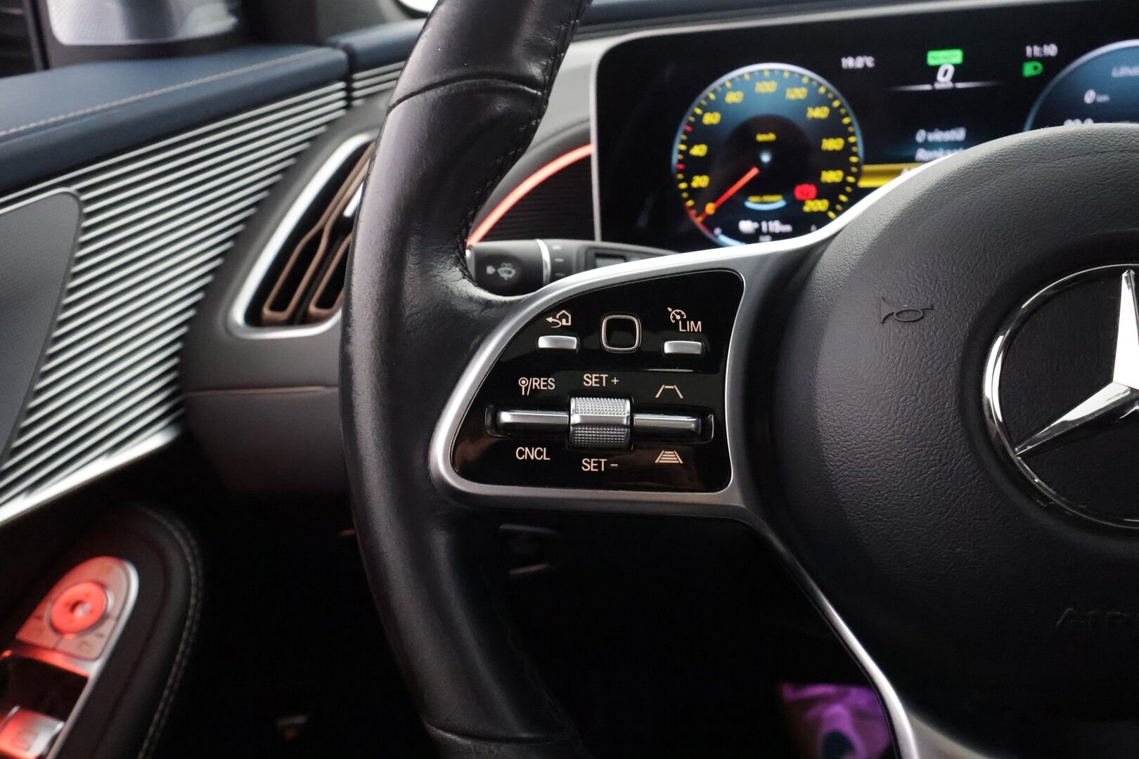 Mercedes-Benz EQC 2021 400 4Matic Edition 1886 - | Distronic+ | Akkukäyttöinen | Burmester | Widescreen | Lasikattoluukku | Muistipenkit | 360-Kamera | Keyless | Apple&Android | Kahdet Renkaat |