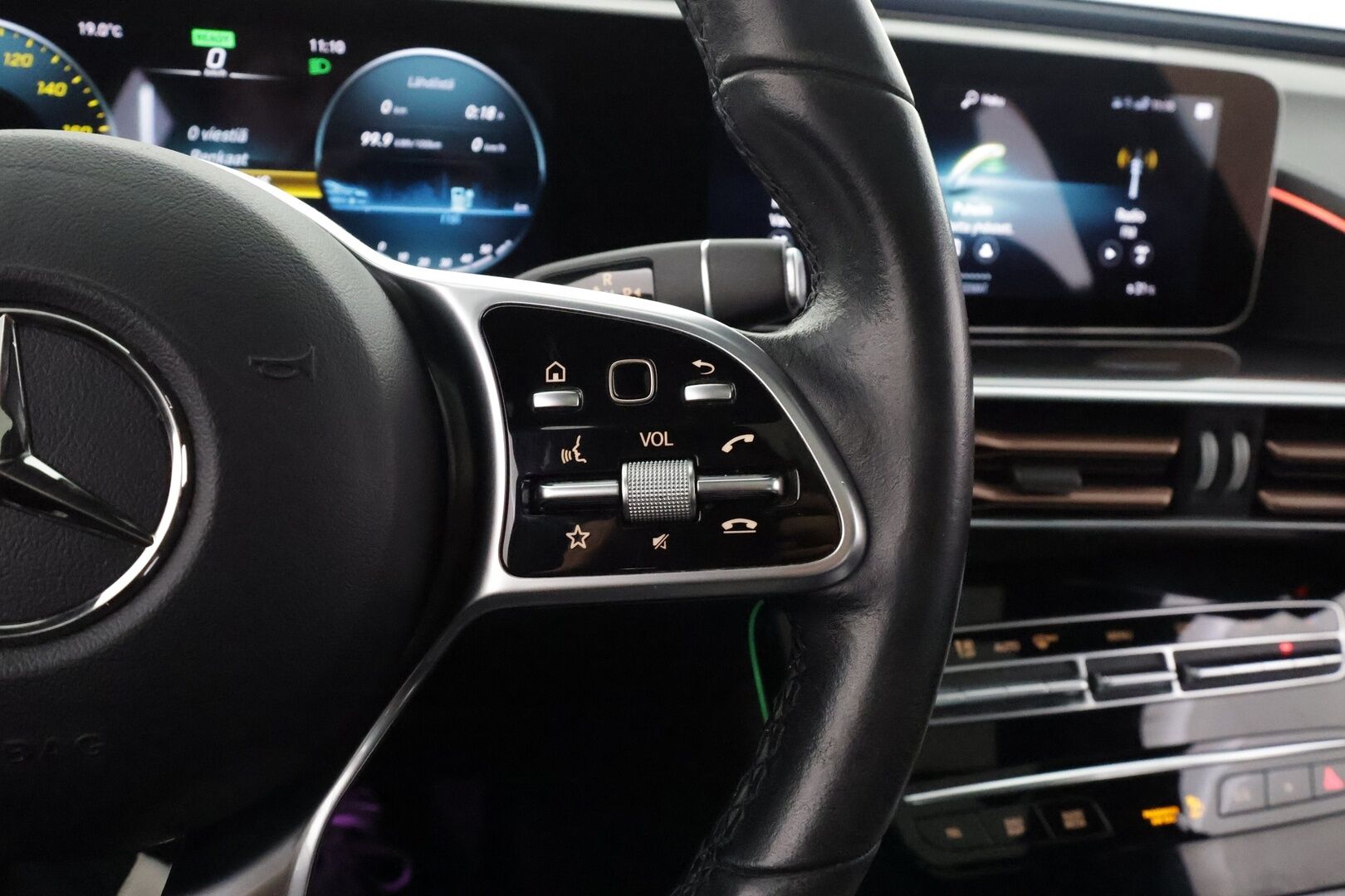 Mercedes-Benz EQC 2021 400 4Matic Edition 1886 - | Distronic+ | Akkukäyttöinen | Burmester | Widescreen | Lasikattoluukku | Muistipenkit | 360-Kamera | Keyless | Apple&Android | Kahdet Renkaat |