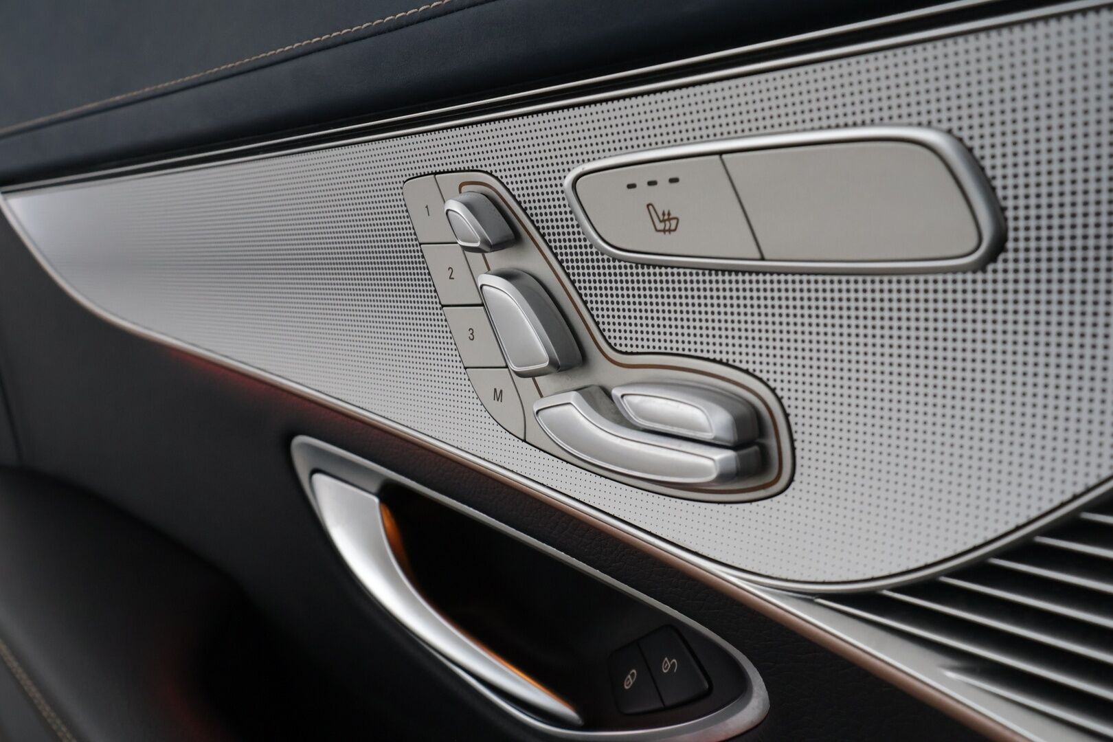 Mercedes-Benz EQC 2021 400 4Matic Edition 1886 - | Distronic+ | Akkukäyttöinen | Burmester | Widescreen | Lasikattoluukku | Muistipenkit | 360-Kamera | Keyless | Apple&Android | Kahdet Renkaat |