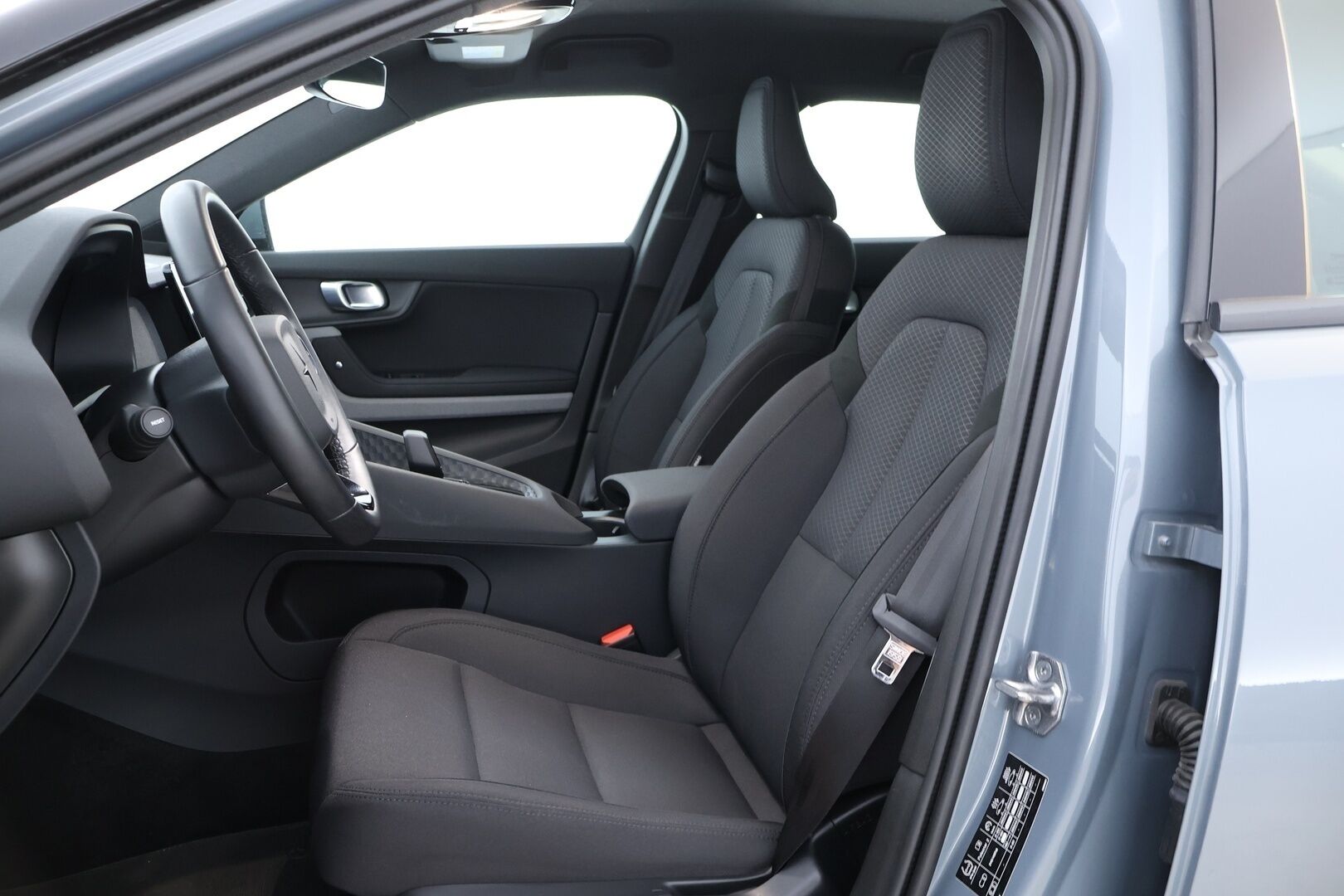 POLESTAR 2 2022 Standard Range Single Motor, 170kW, 64kWh - *Digimittaristo / KeylessGo / P.Kamera / Navi / Carplay / Sähköluukku*
