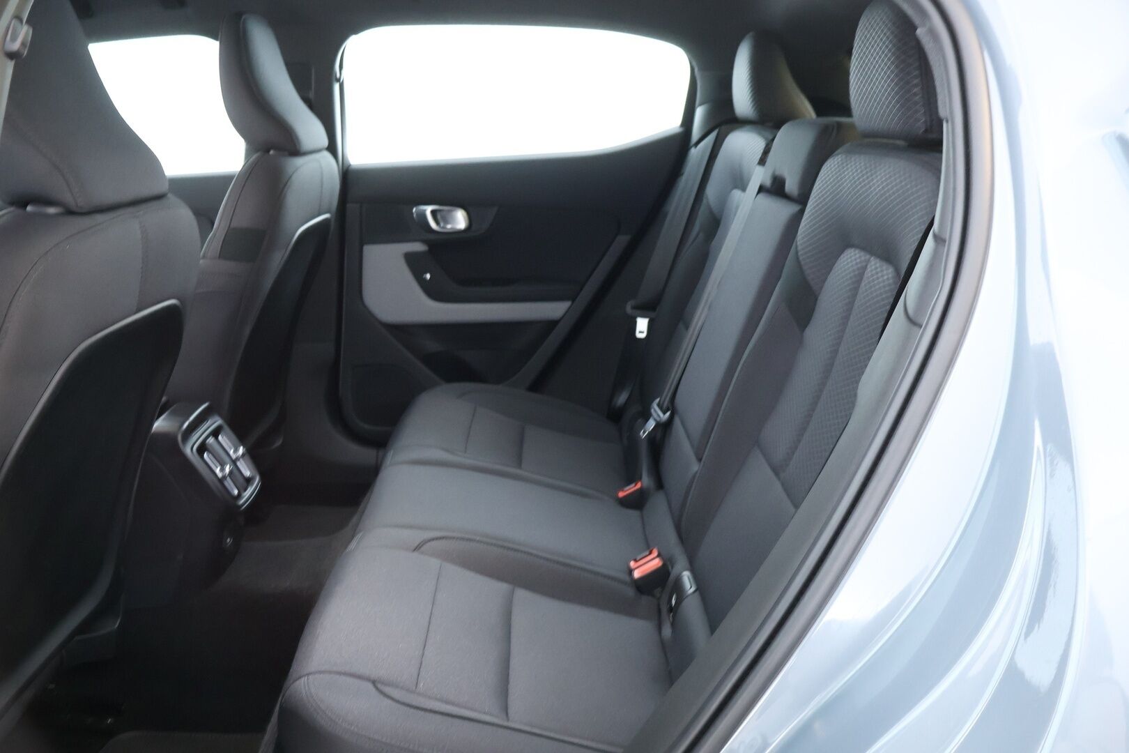POLESTAR 2 2022 Standard Range Single Motor, 170kW, 64kWh - *Digimittaristo / KeylessGo / P.Kamera / Navi / Carplay / Sähköluukku*
