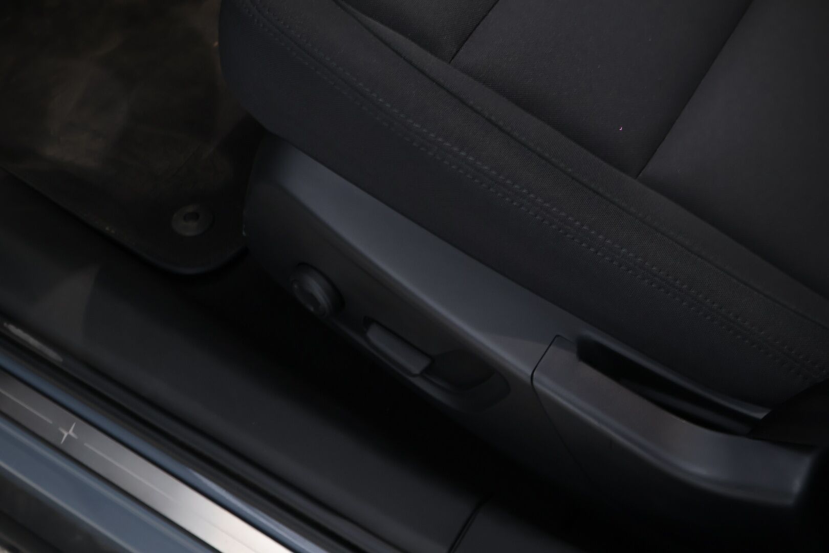 POLESTAR 2 2022 Standard Range Single Motor, 170kW, 64kWh - *Digimittaristo / KeylessGo / P.Kamera / Navi / Carplay / Sähköluukku*