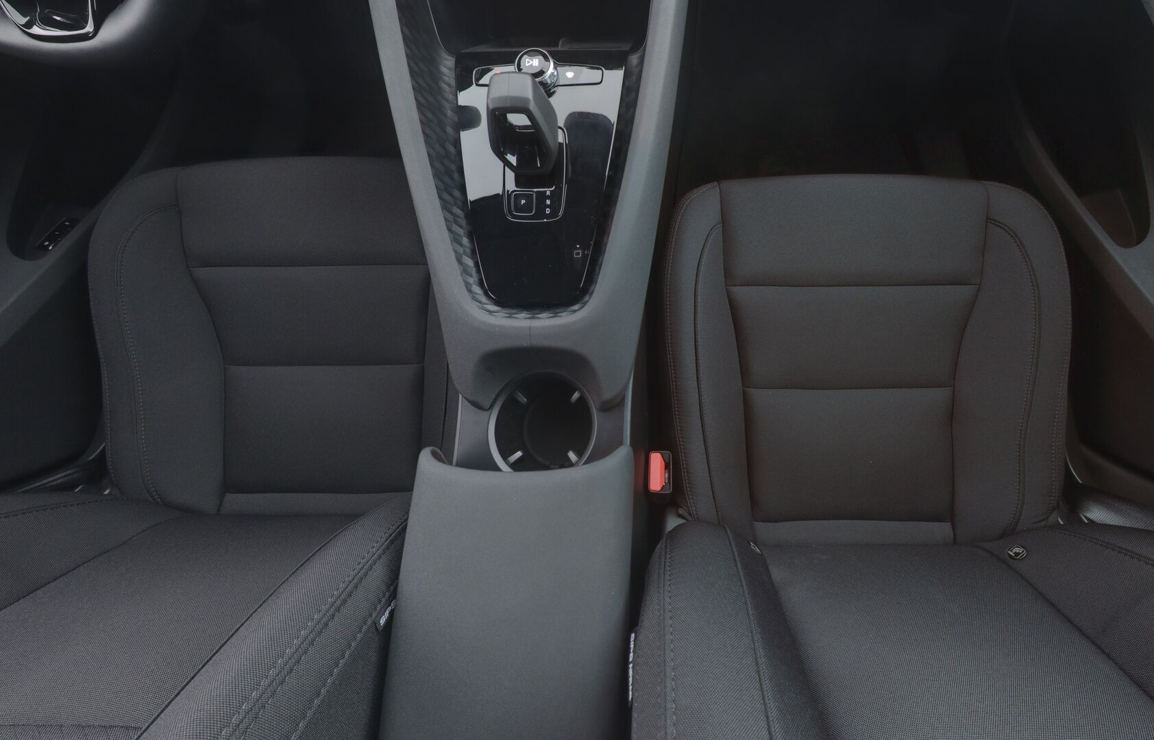 POLESTAR 2 2022 Standard Range Single Motor, 170kW, 64kWh - *Digimittaristo / KeylessGo / P.Kamera / Navi / Carplay / Sähköluukku*