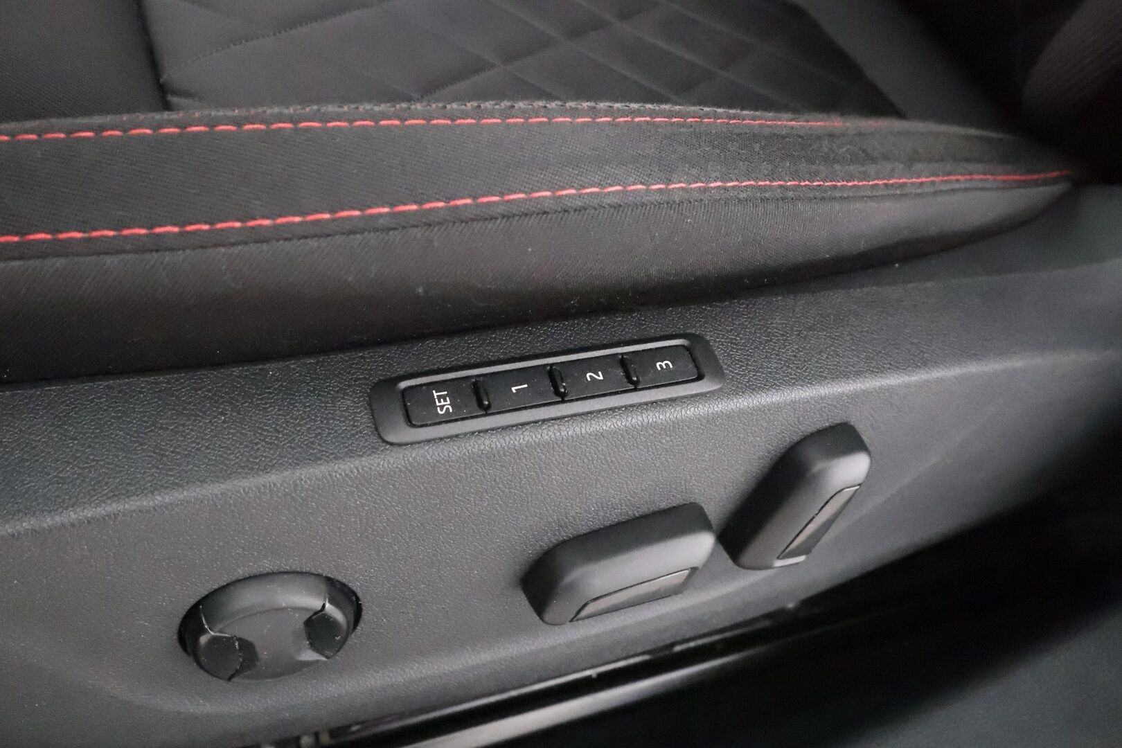 Skoda Octavia 2021 Combi 1.4 TSI PHEV RS iV DSG * ACC / Webasto / HUD / Skoda crystal Matrix-LED / Muistipenkit / P.Kamera / Keyless * - Merkkihuollettu / Kahdet Renkaat / 2x Lataus - HULLUT AVAJAISHULINAT KORKOTARJOUS 3,29 %